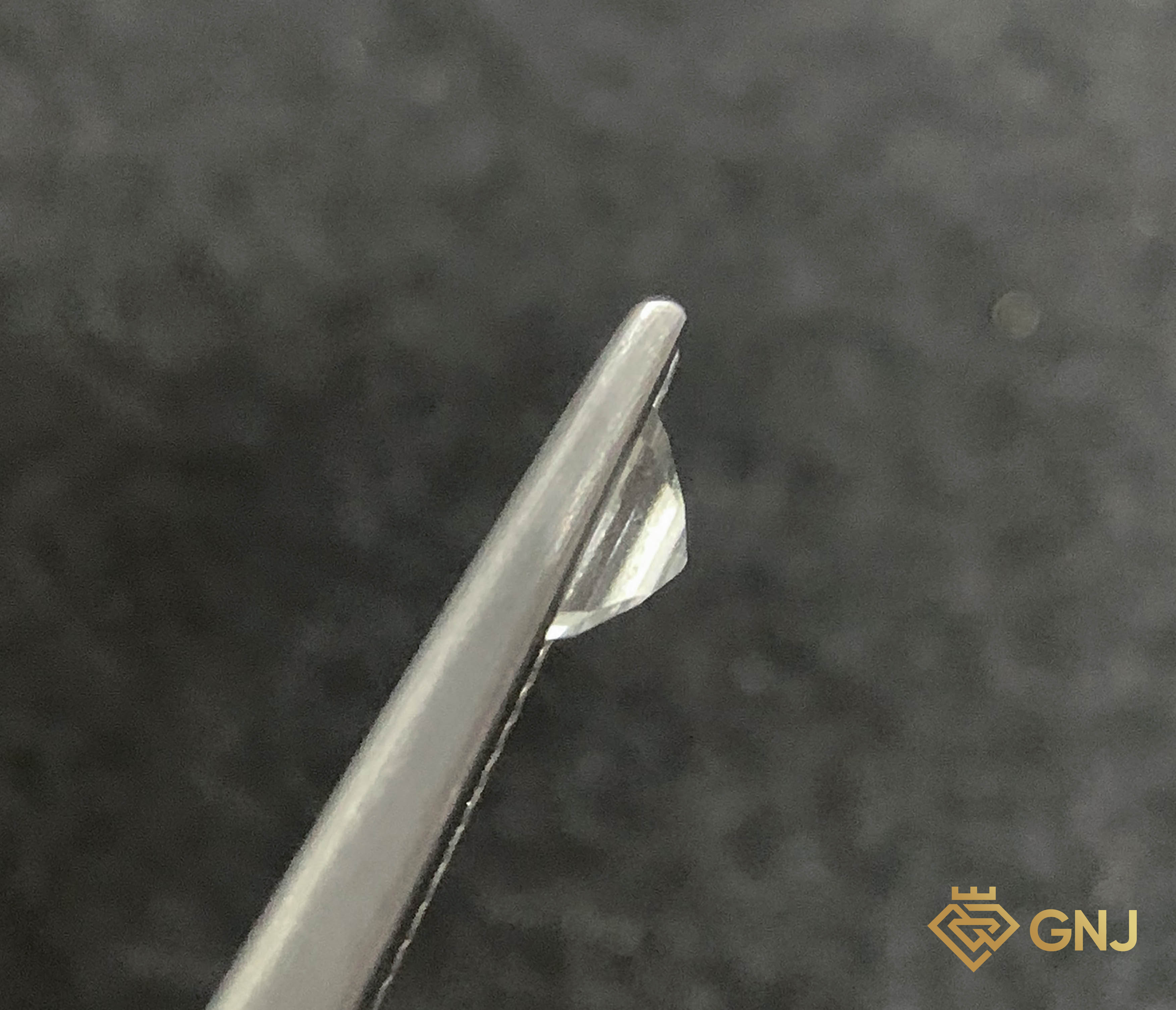 Đá Topaz Tự Nhiên Trắng 0.85ct — mặt bên