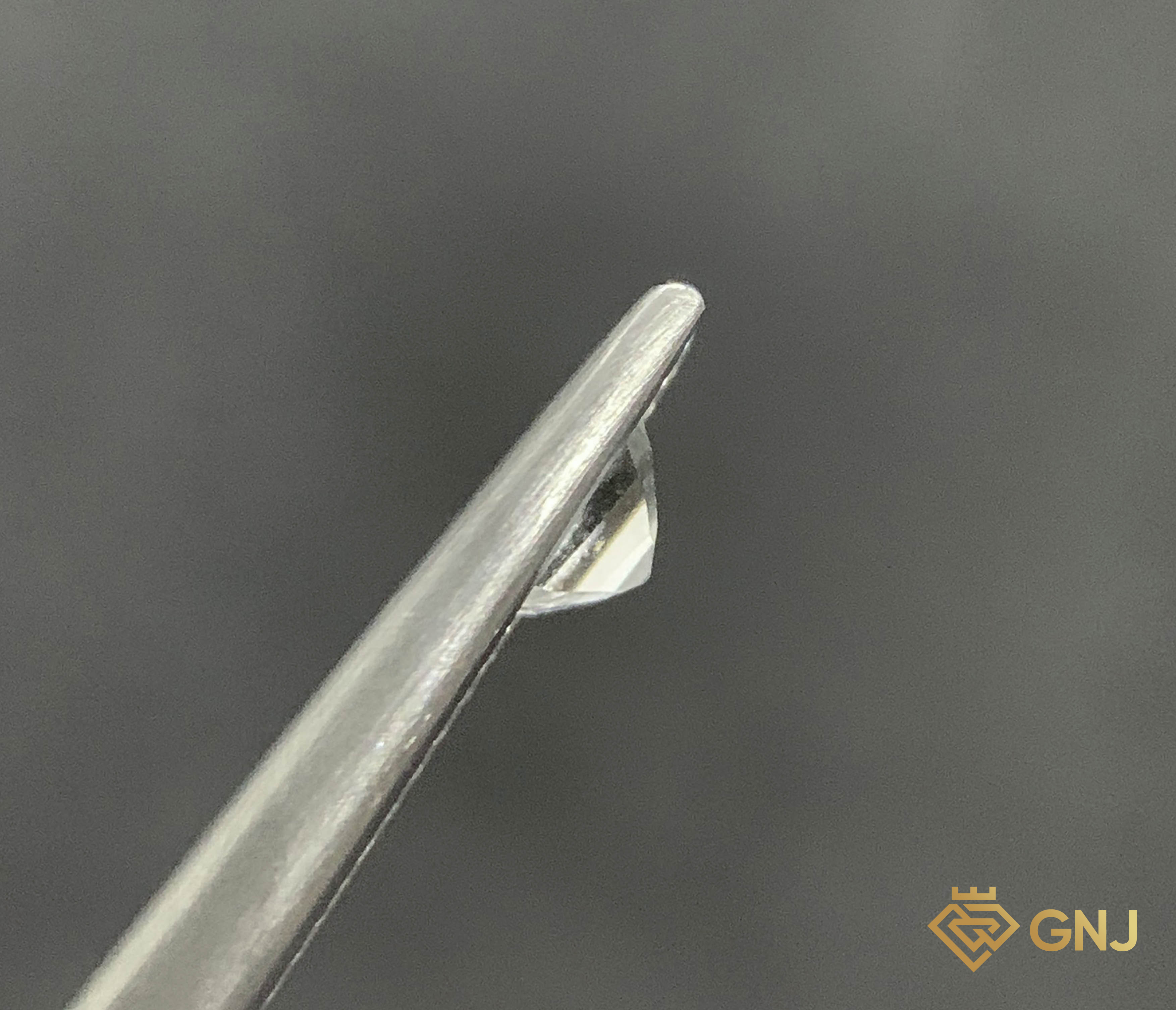 Đá Topaz Tự Nhiên Trắng 0.7ct — mặt bên