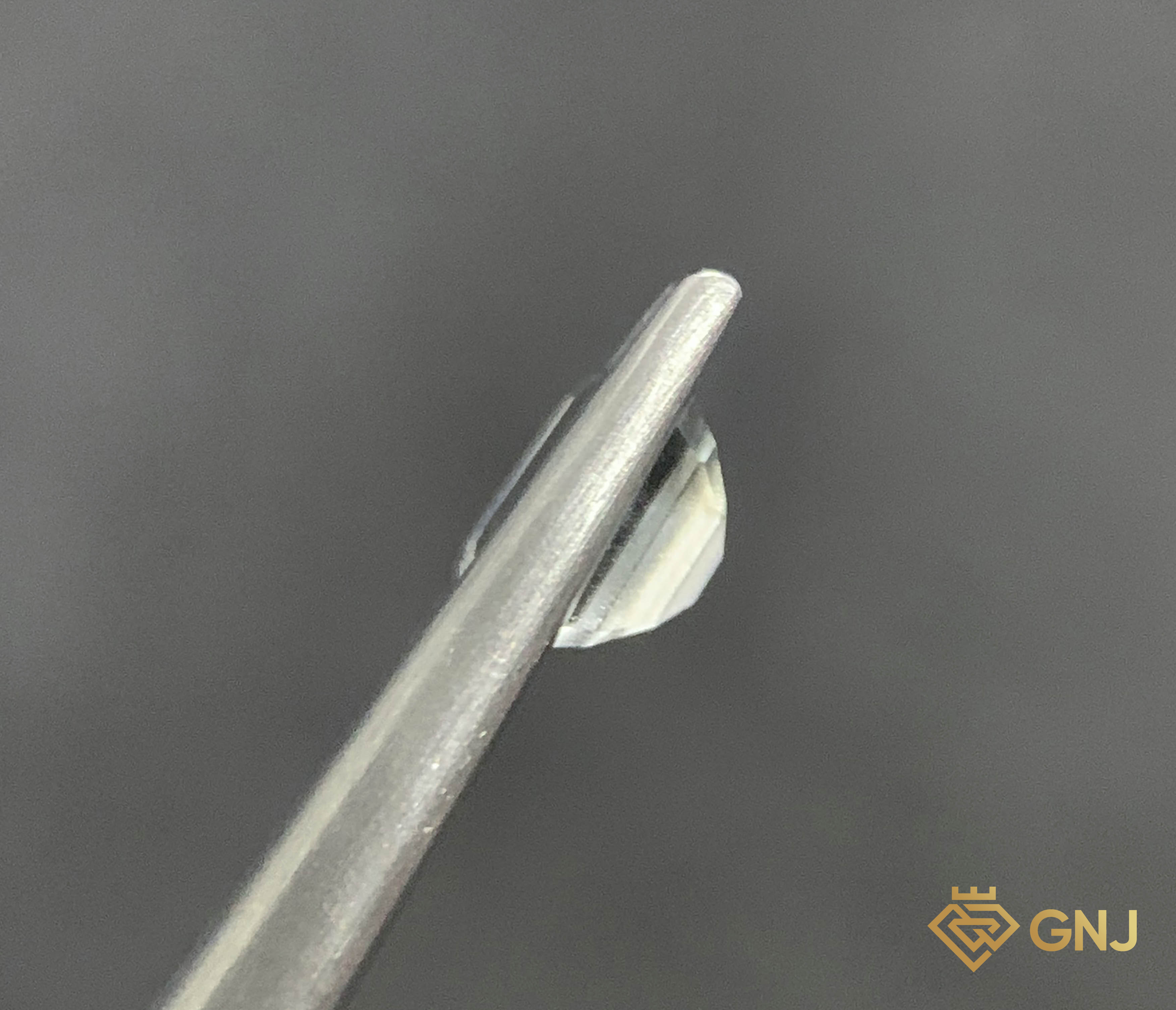 Đá Topaz Tự Nhiên Trắng 0.9ct — mặt bên