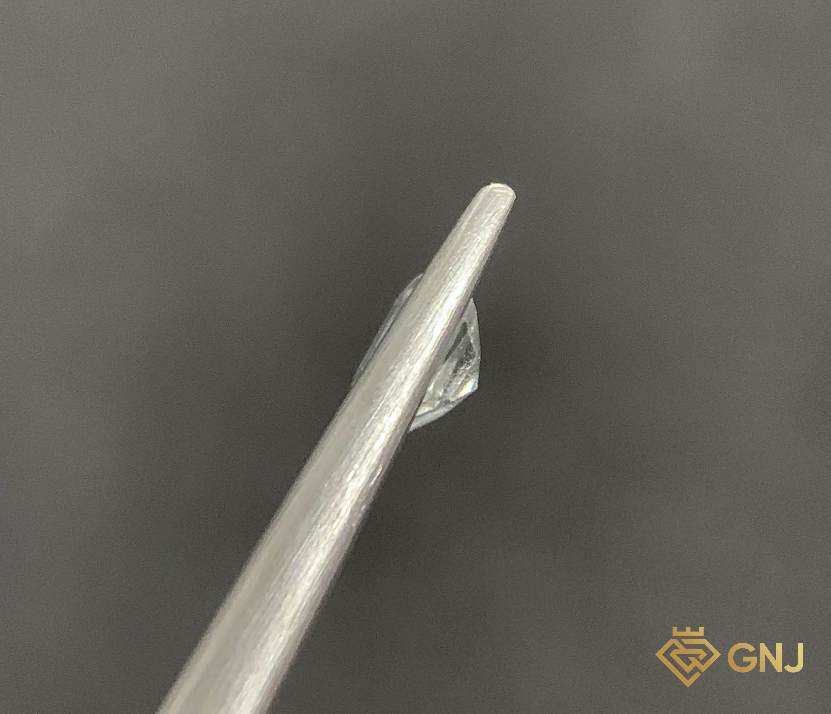 Đá Topaz Tự Nhiên Trắng 0.9ct — mặt bên