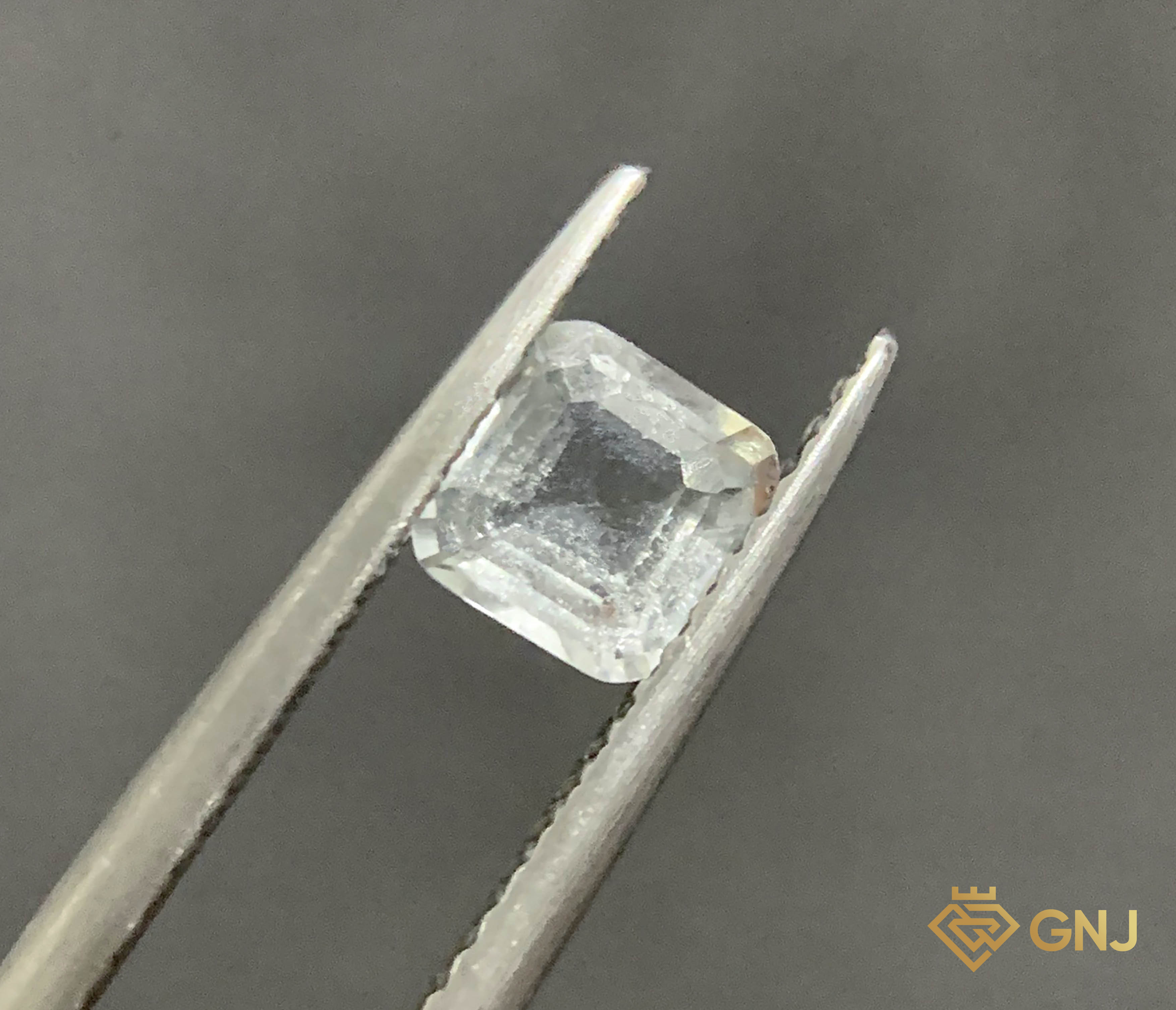 Đá Topaz Tự Nhiên Trắng 0.9ct — mặt trước, đá quý tự nhiên có kiểm định GNJ