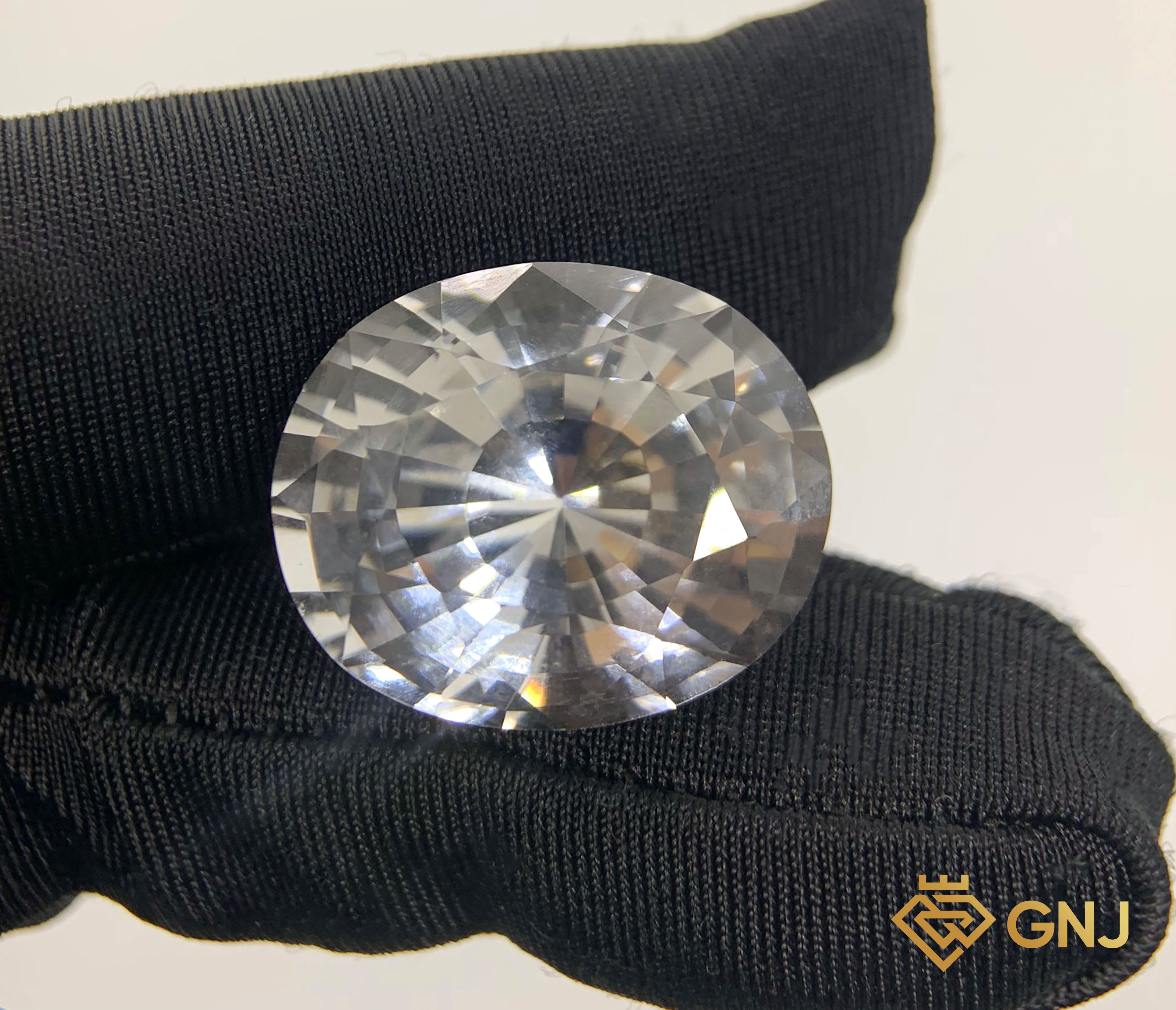 Đá Topaz Tự Nhiên Trắng 38ct — mặt trước, đá quý tự nhiên có kiểm định GNJ