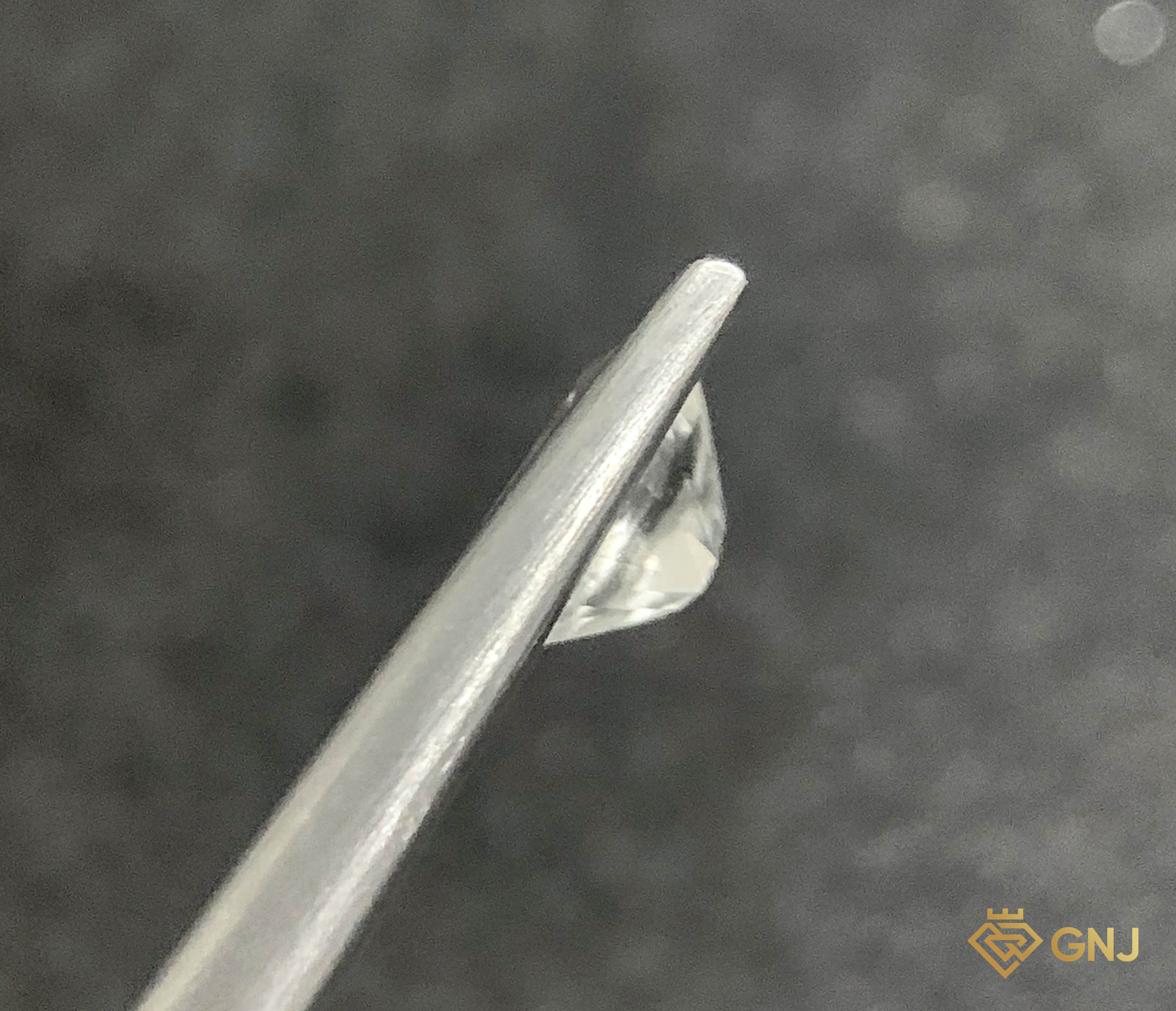 Đá Topaz Tự Nhiên Trắng 0.85ct — mặt bên