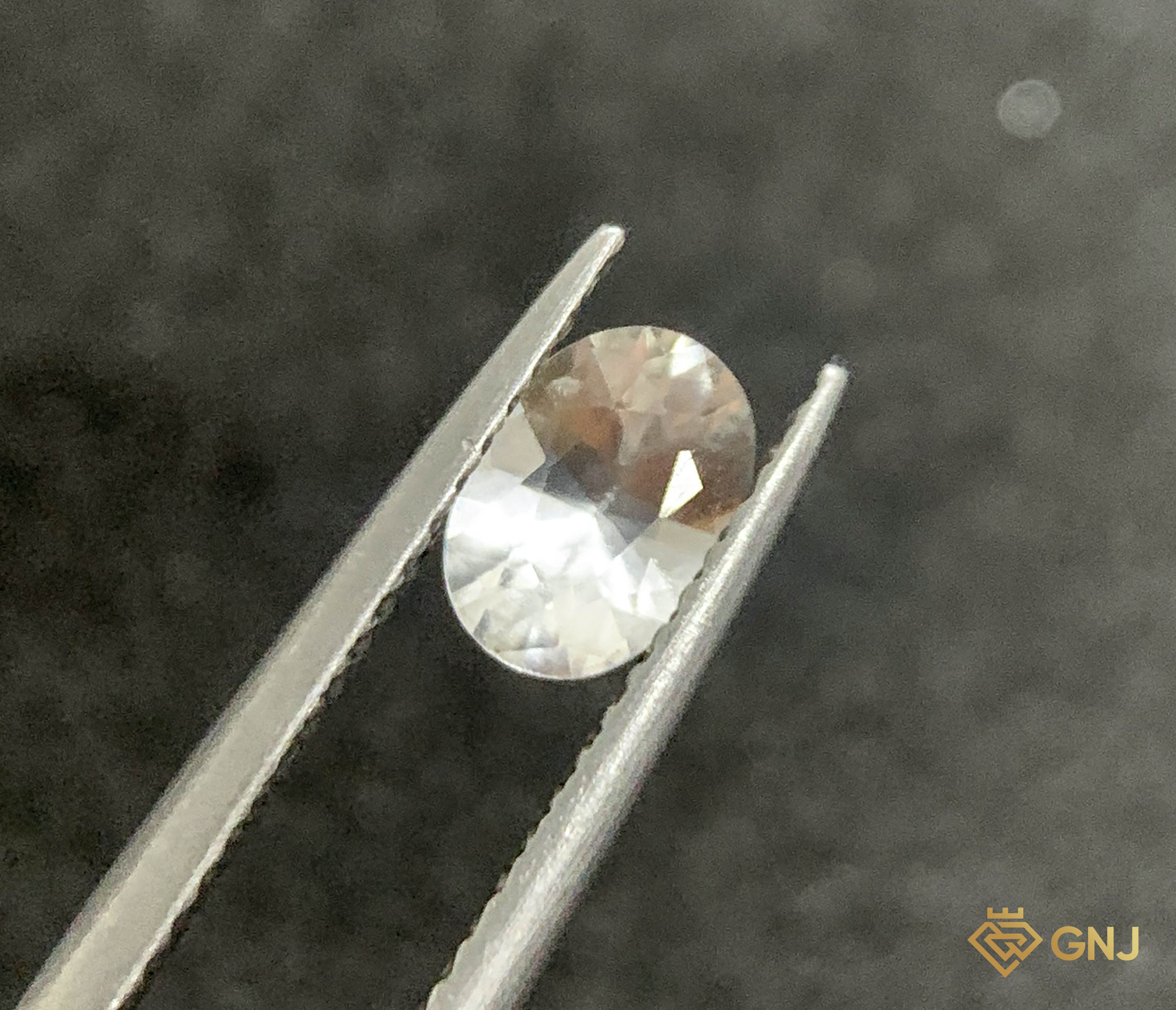 Đá Topaz Tự Nhiên Trắng 0.85ct — mặt trước, đá quý tự nhiên có kiểm định GNJ