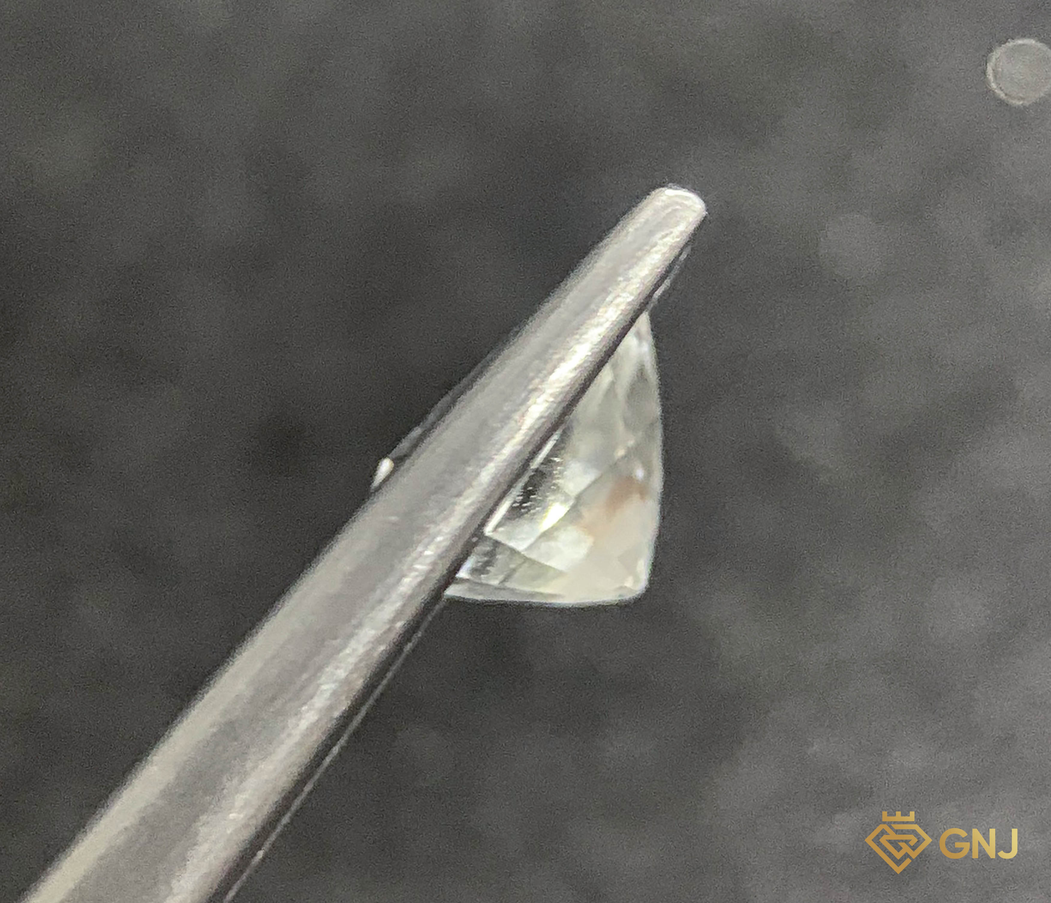 Đá Topaz Tự Nhiên Trắng 1.25ct — mặt bên
