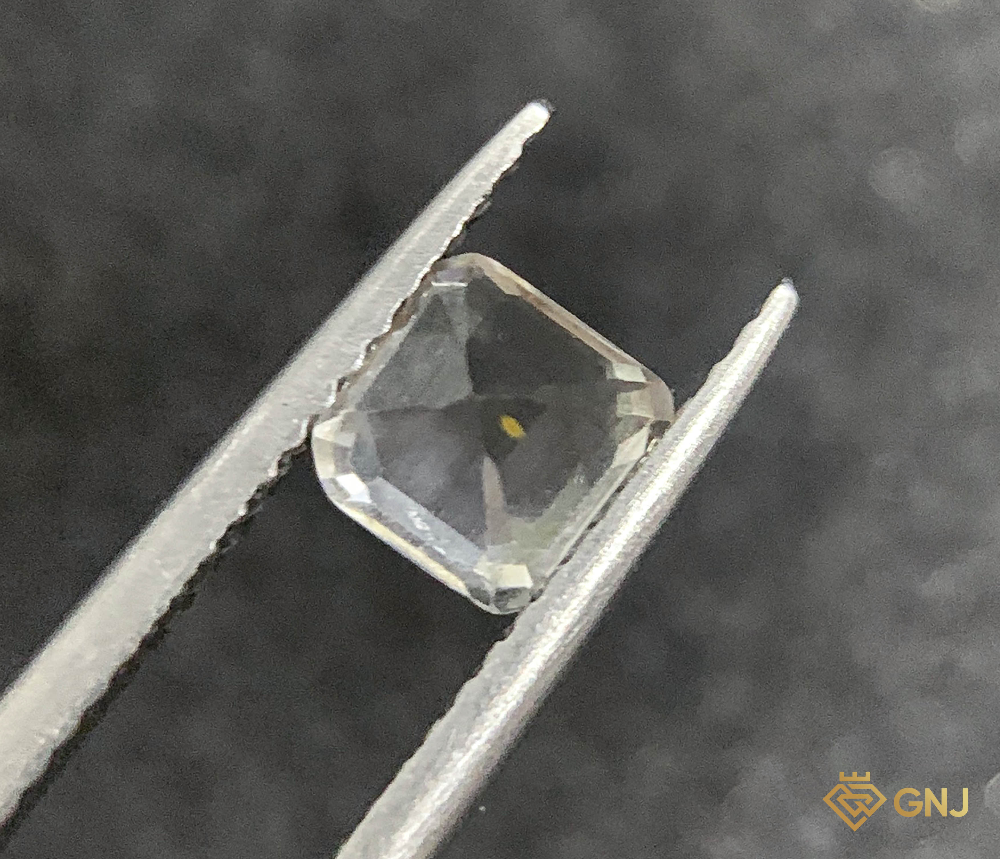 Đá Topaz Tự Nhiên Trắng 0.8ct — chi tiết đá