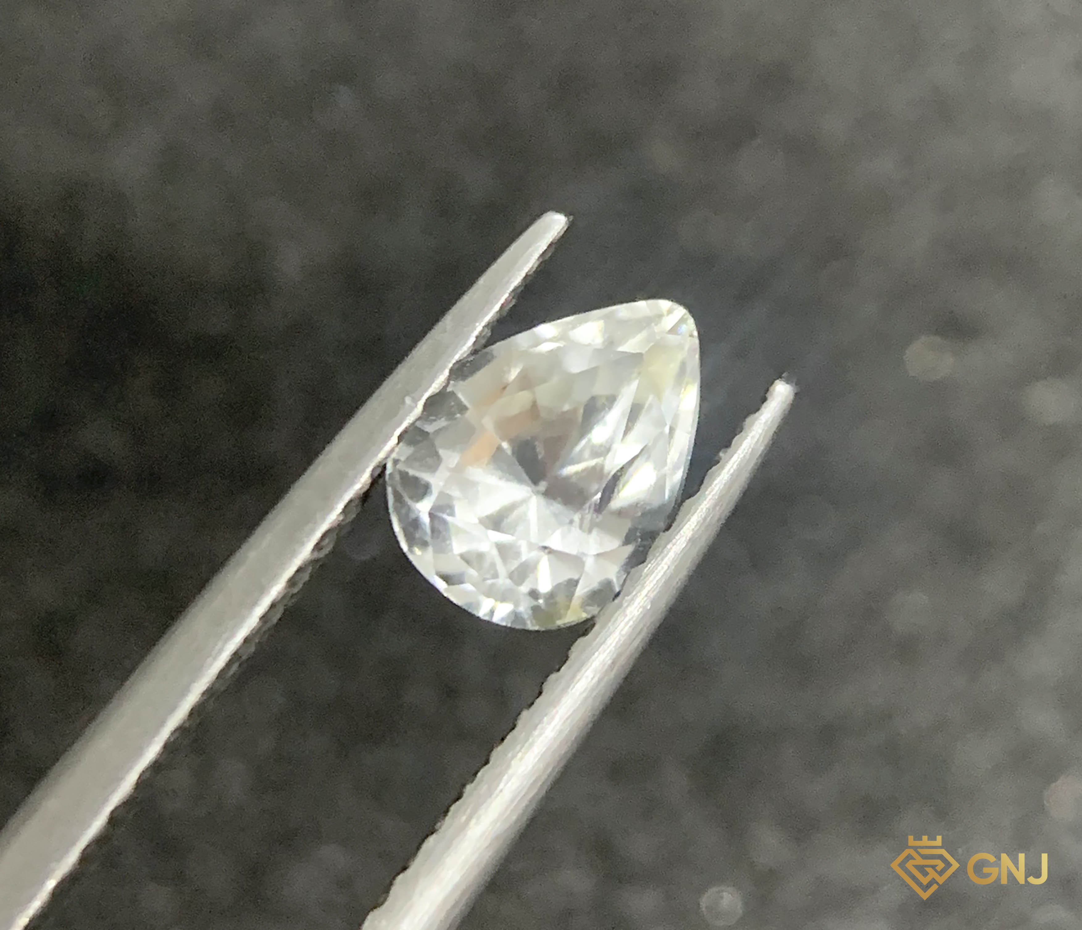 Đá Topaz Tự Nhiên Trắng 1.5ct — mặt trước, đá quý tự nhiên có kiểm định GNJ