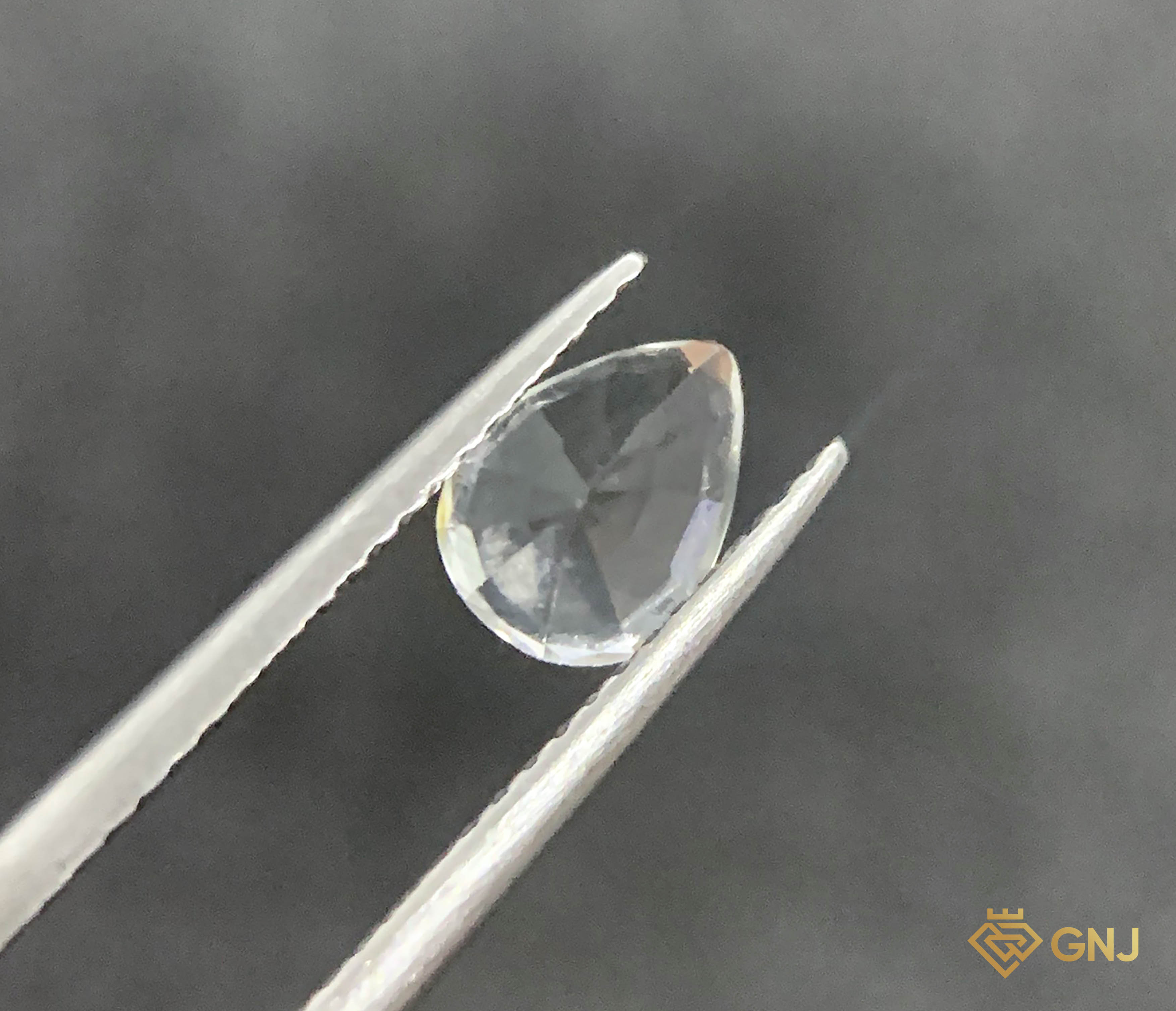 Đá Topaz Tự Nhiên Trắng 1.5ct — mặt bên