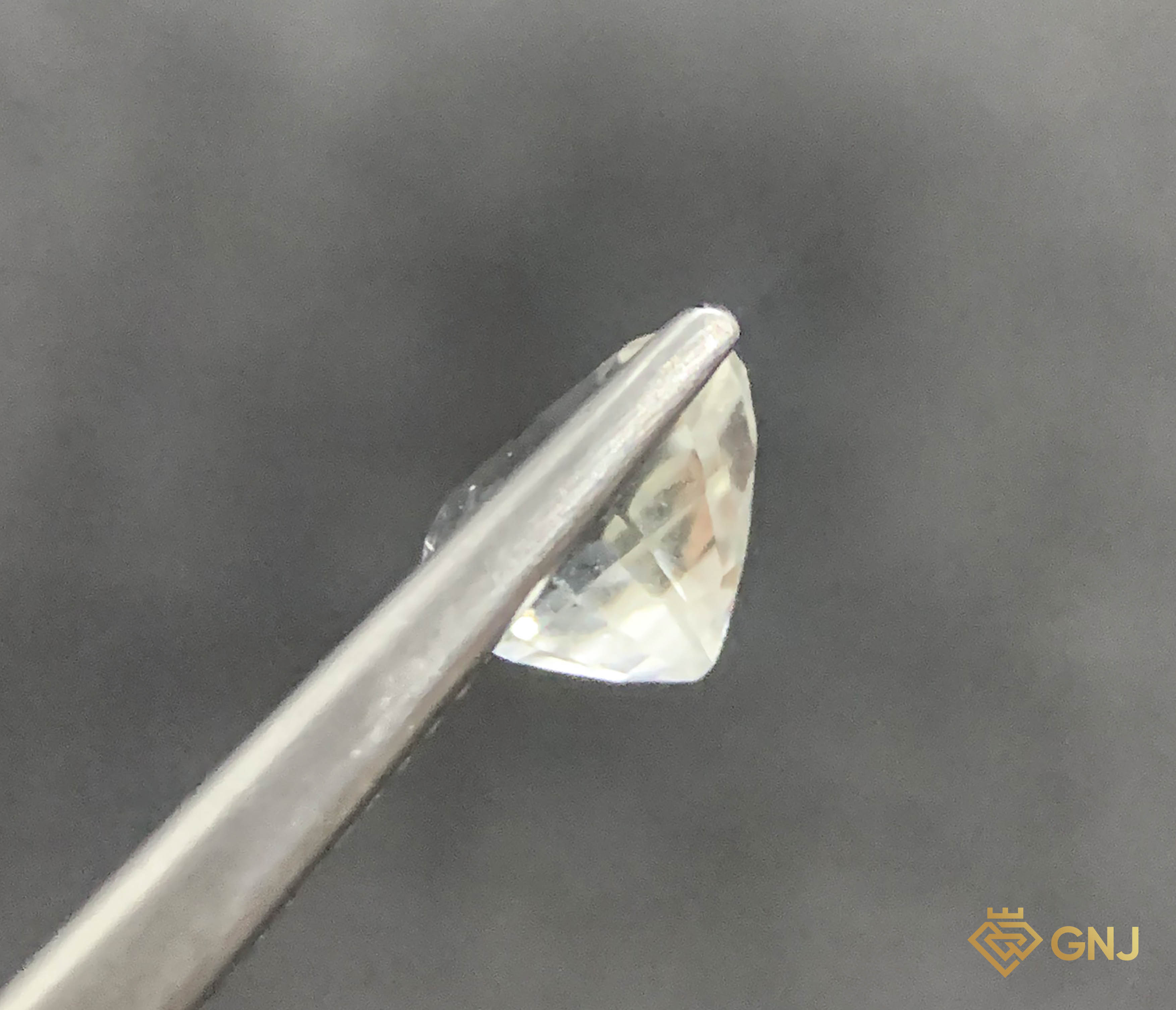 Đá Topaz Tự Nhiên Trắng 1.5ct — chi tiết đá