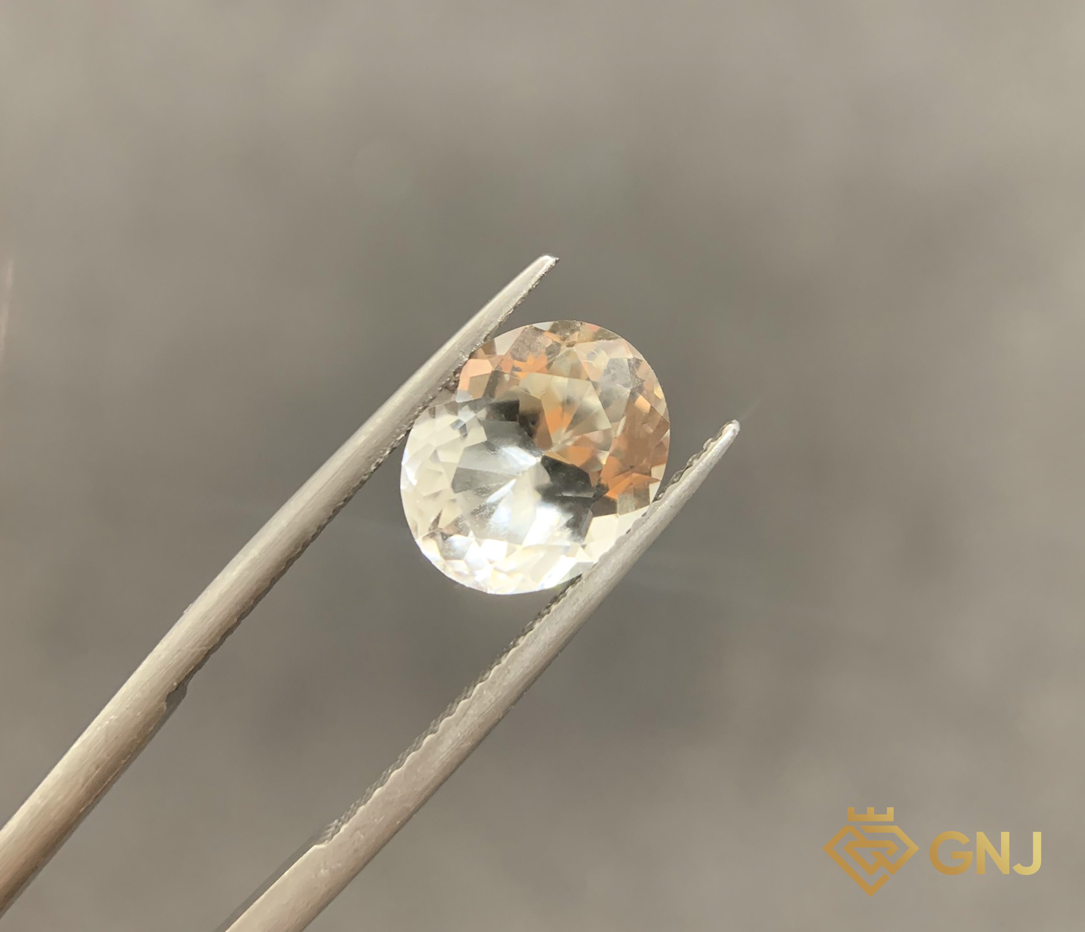 Đá Topaz Trắng Tự Nhiên 4.3ct — mặt trước, đá quý tự nhiên có kiểm định GNJ