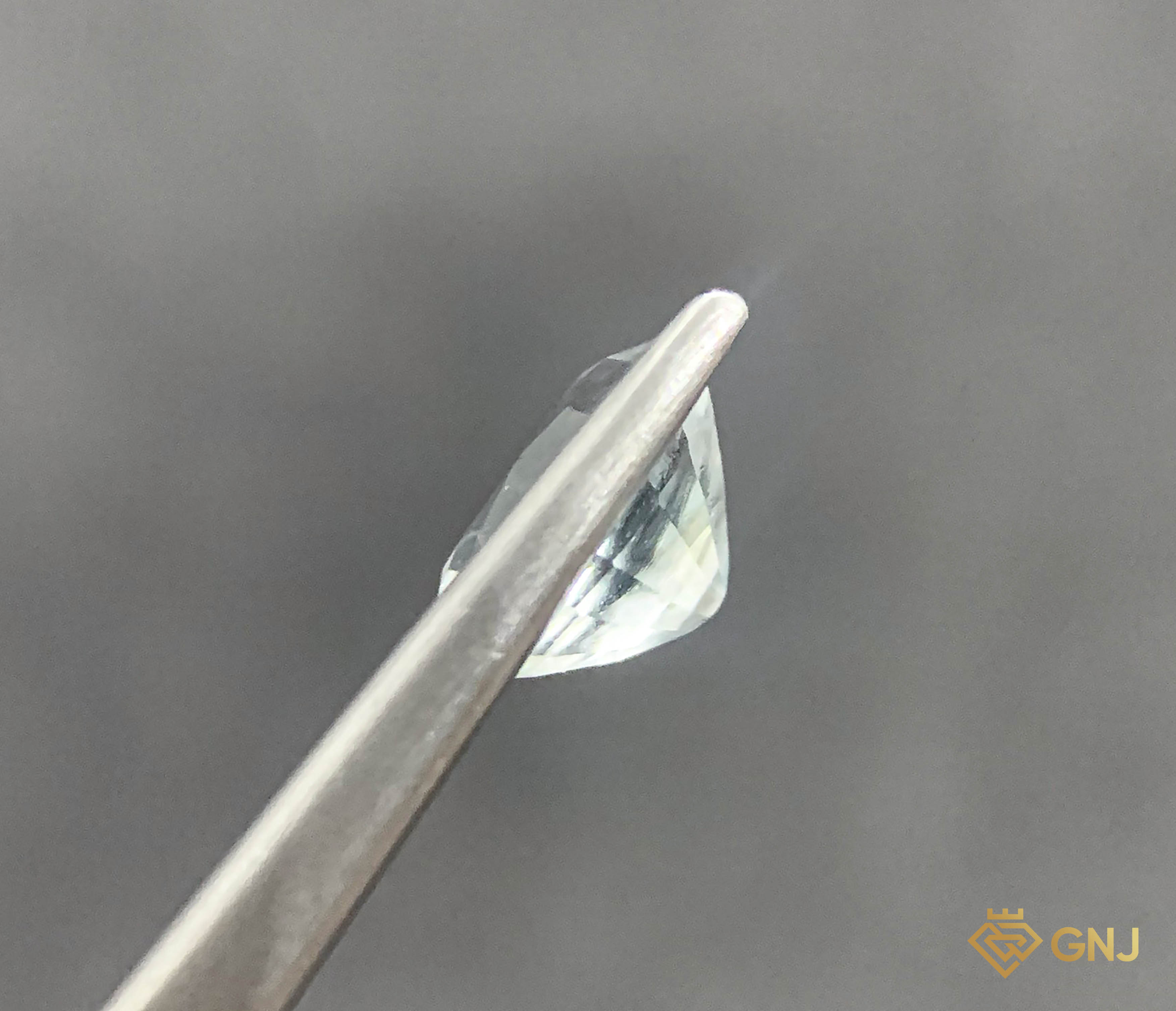 Đá Topaz Trắng Tự Nhiên 1.7ct — mặt bên