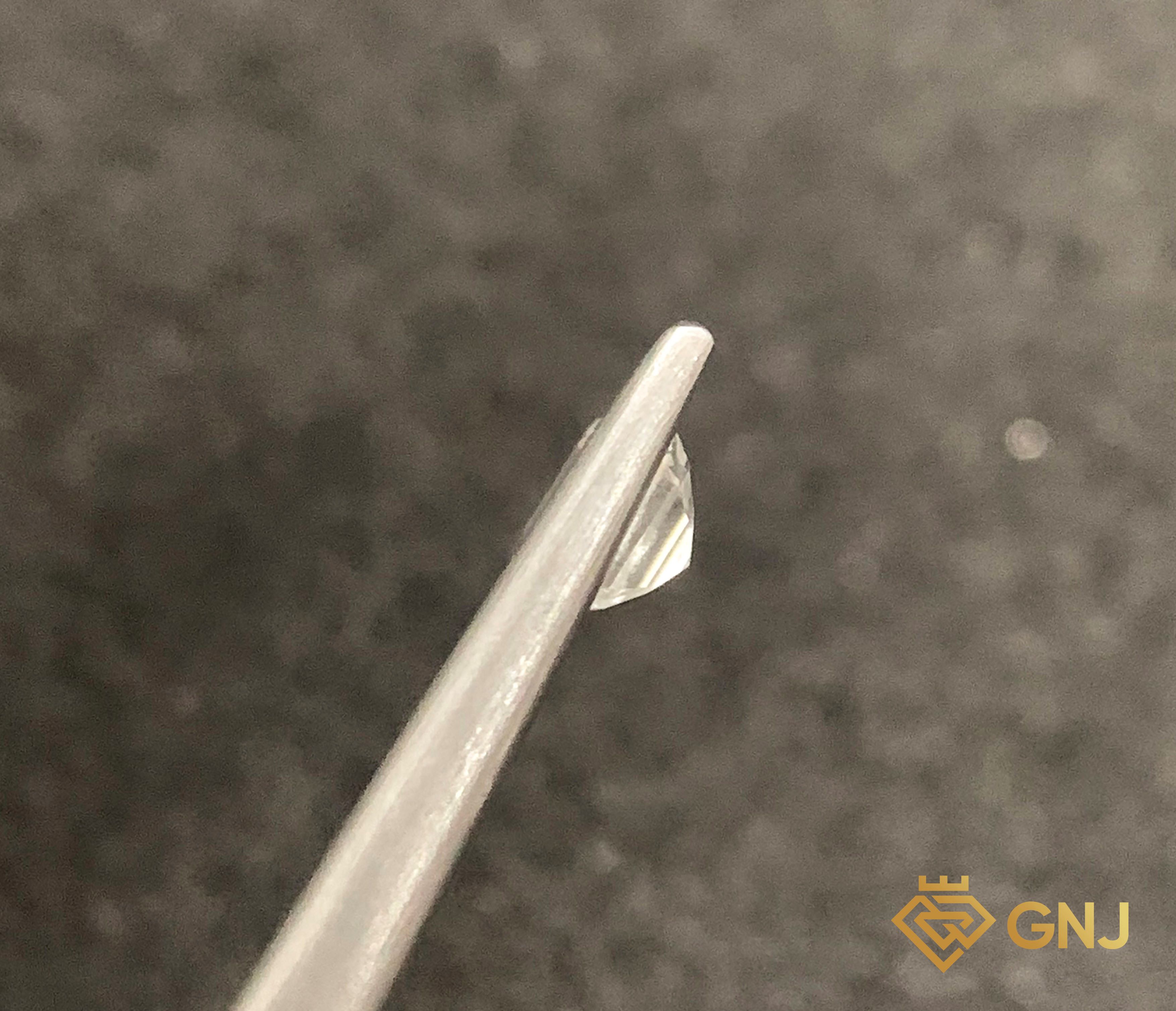 Đá Topaz Tự Nhiên Trắng 1.1ct — mặt bên