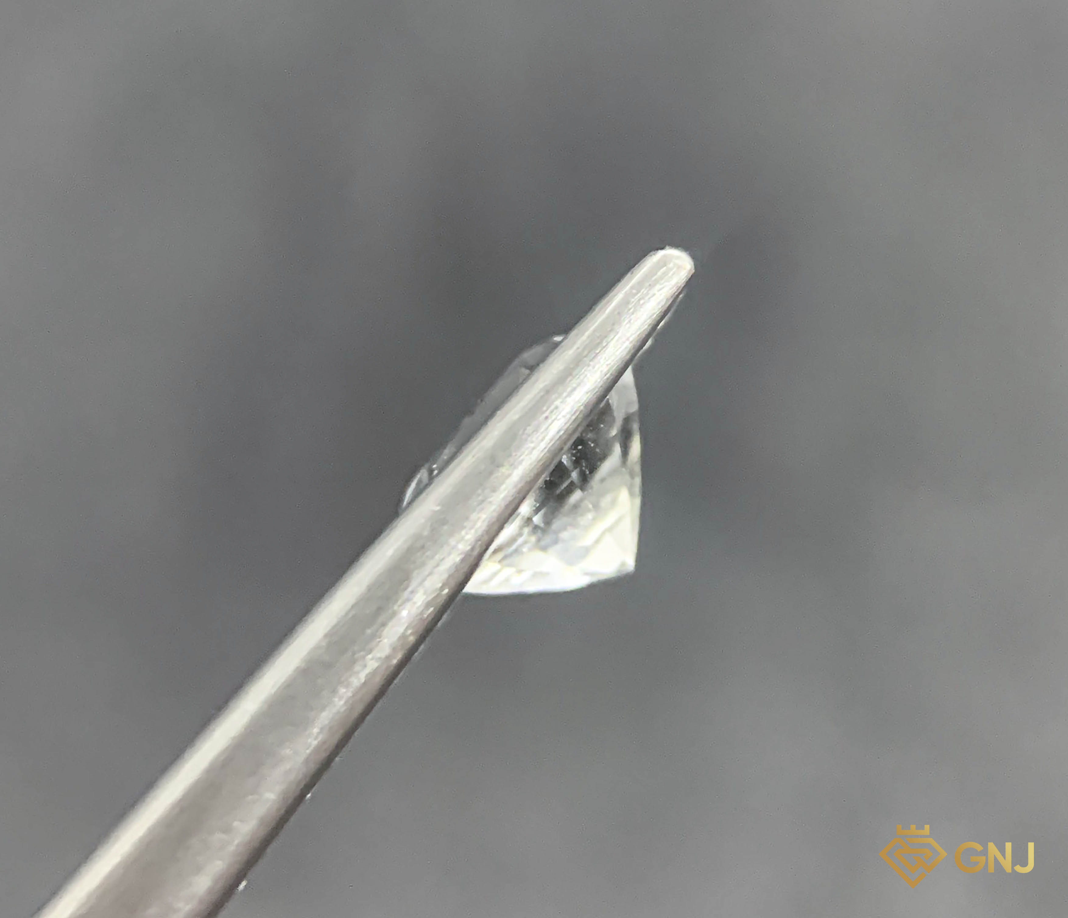 Đá Topaz Tự Nhiên Trắng 0.85ct — mặt bên