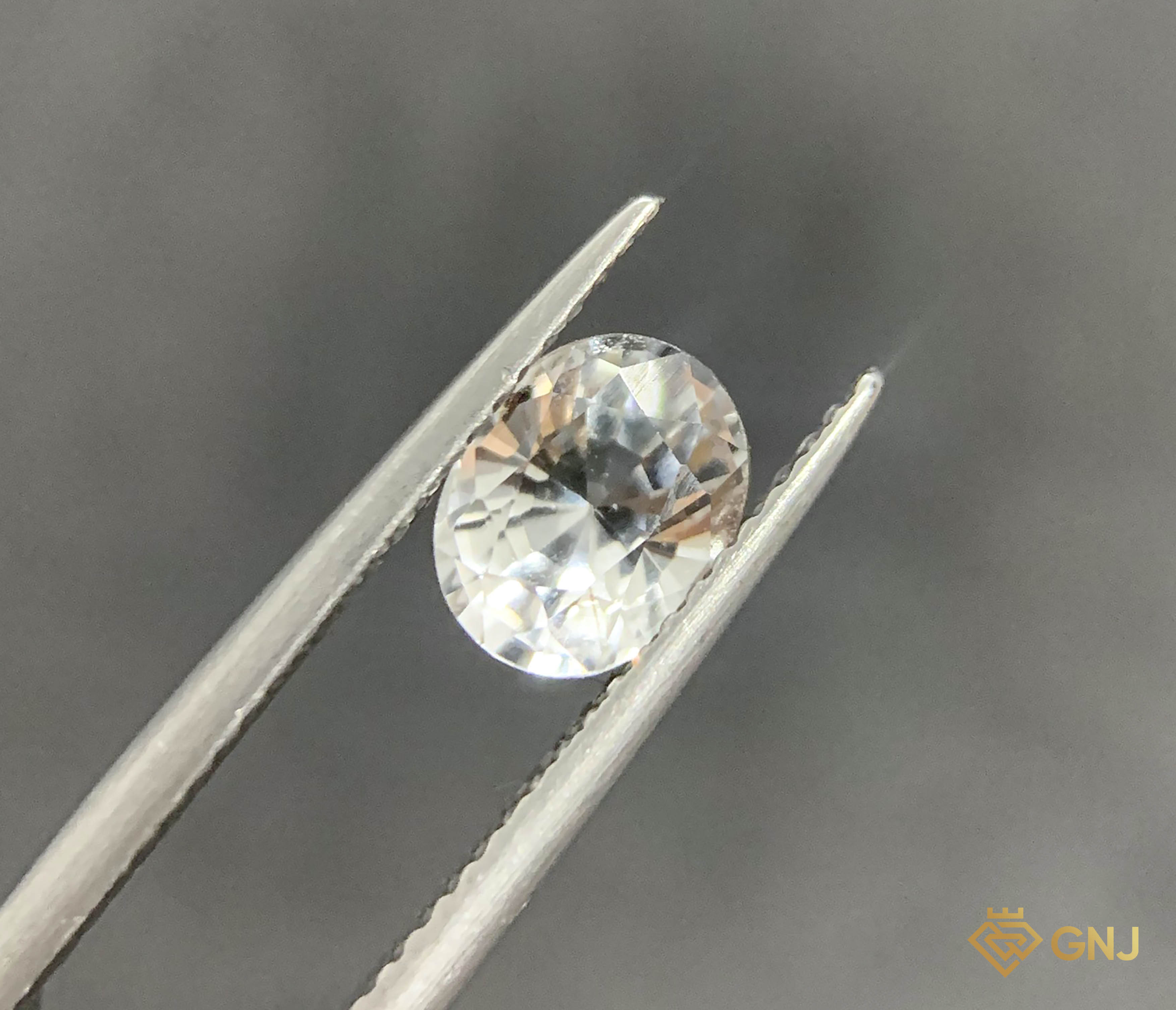 Đá Topaz Tự Nhiên Trắng 0.85ct — mặt trước, đá quý tự nhiên có kiểm định GNJ