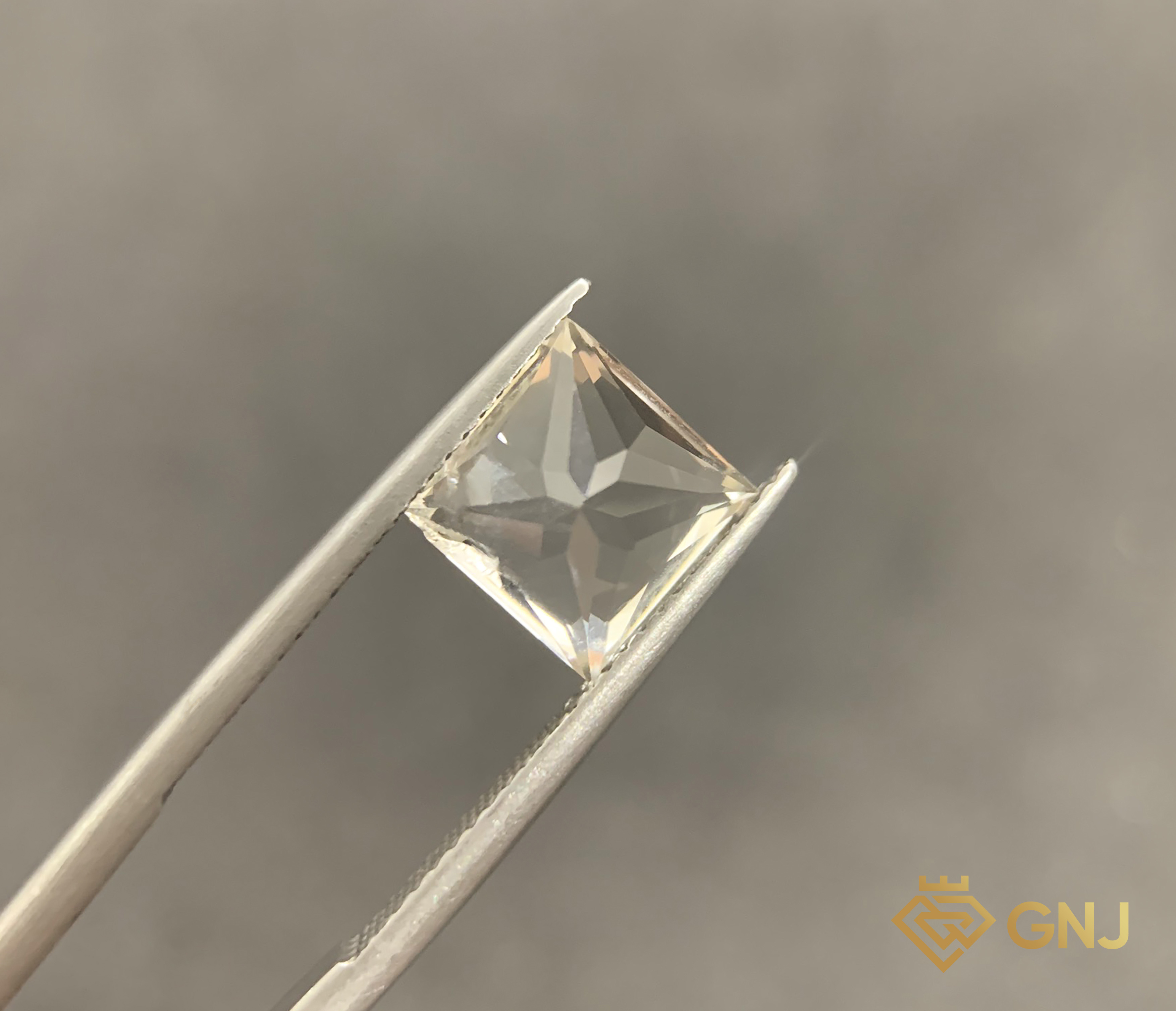 Đá Topaz Tự Nhiên Trắng 0.8ct — chi tiết đá