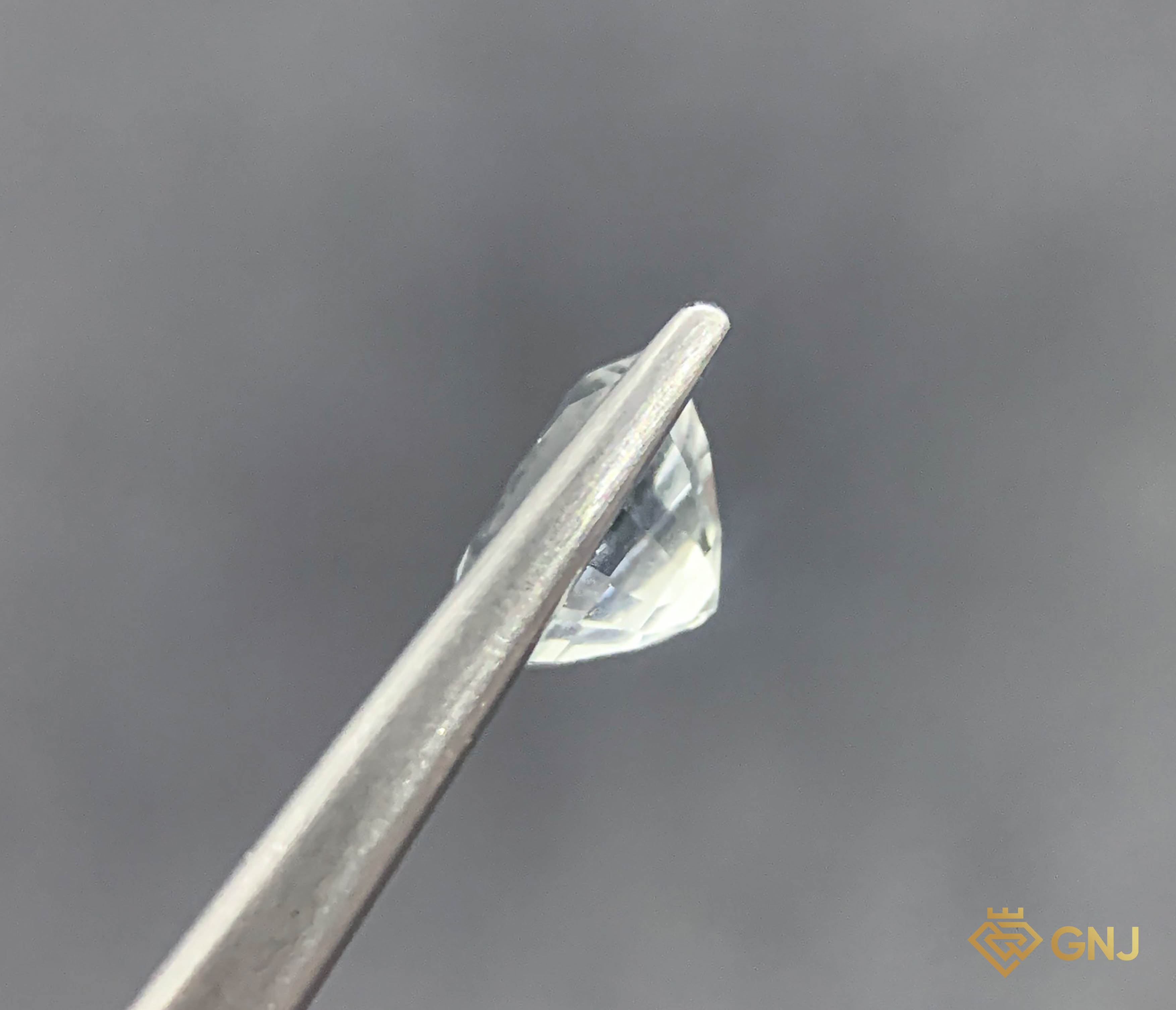 Đá Topaz Trắng Tự Nhiên 1.55ct — mặt bên