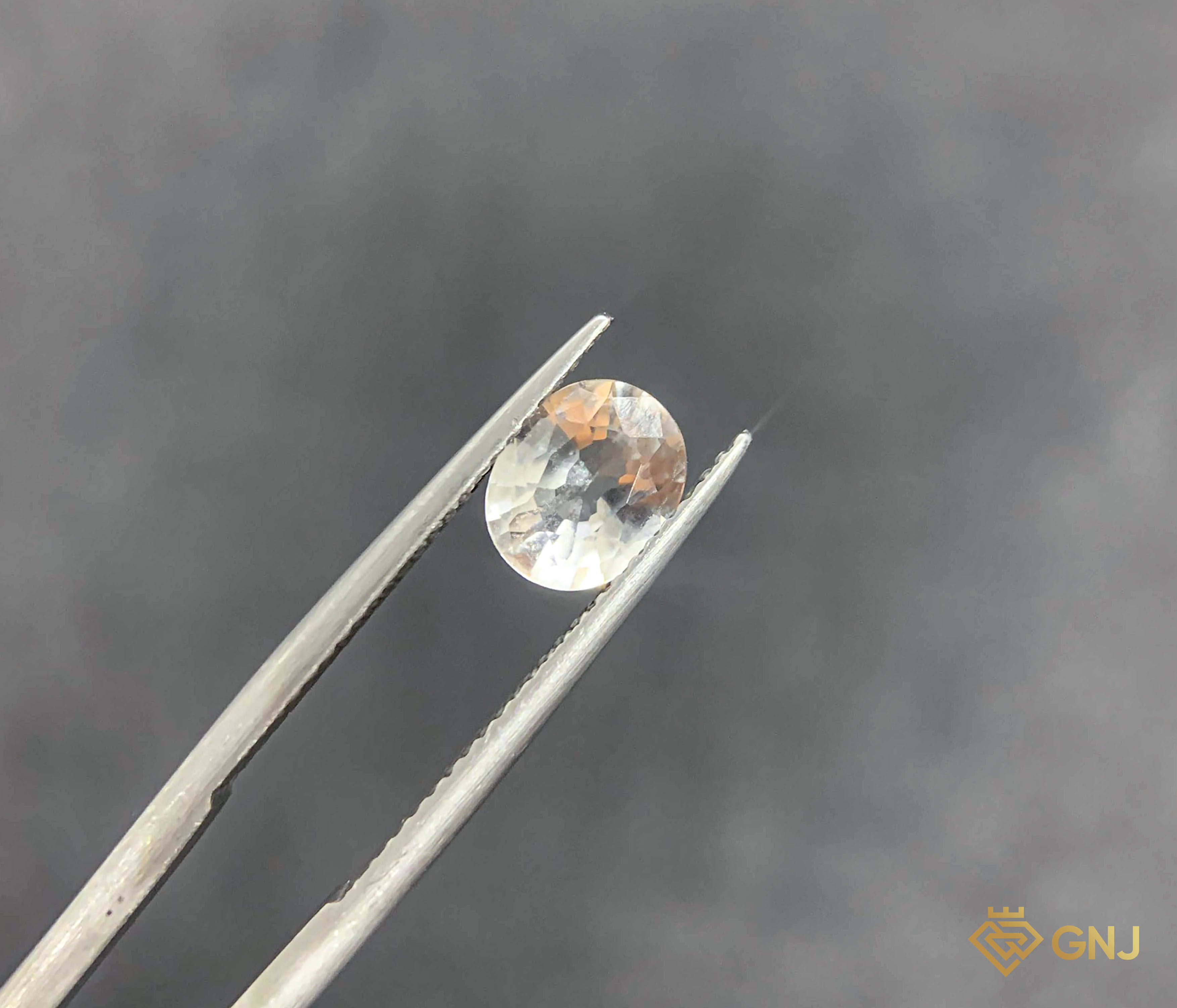 Đá Topaz Tự Nhiên Trắng 1.25ct — mặt trước, đá quý tự nhiên có kiểm định GNJ