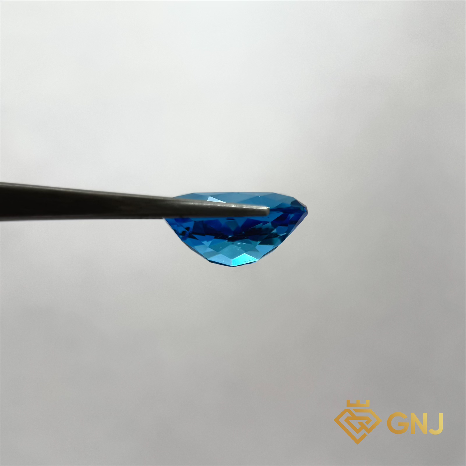 Đá Topaz Xanh Tự Nhiên 15.3ct — mặt bên