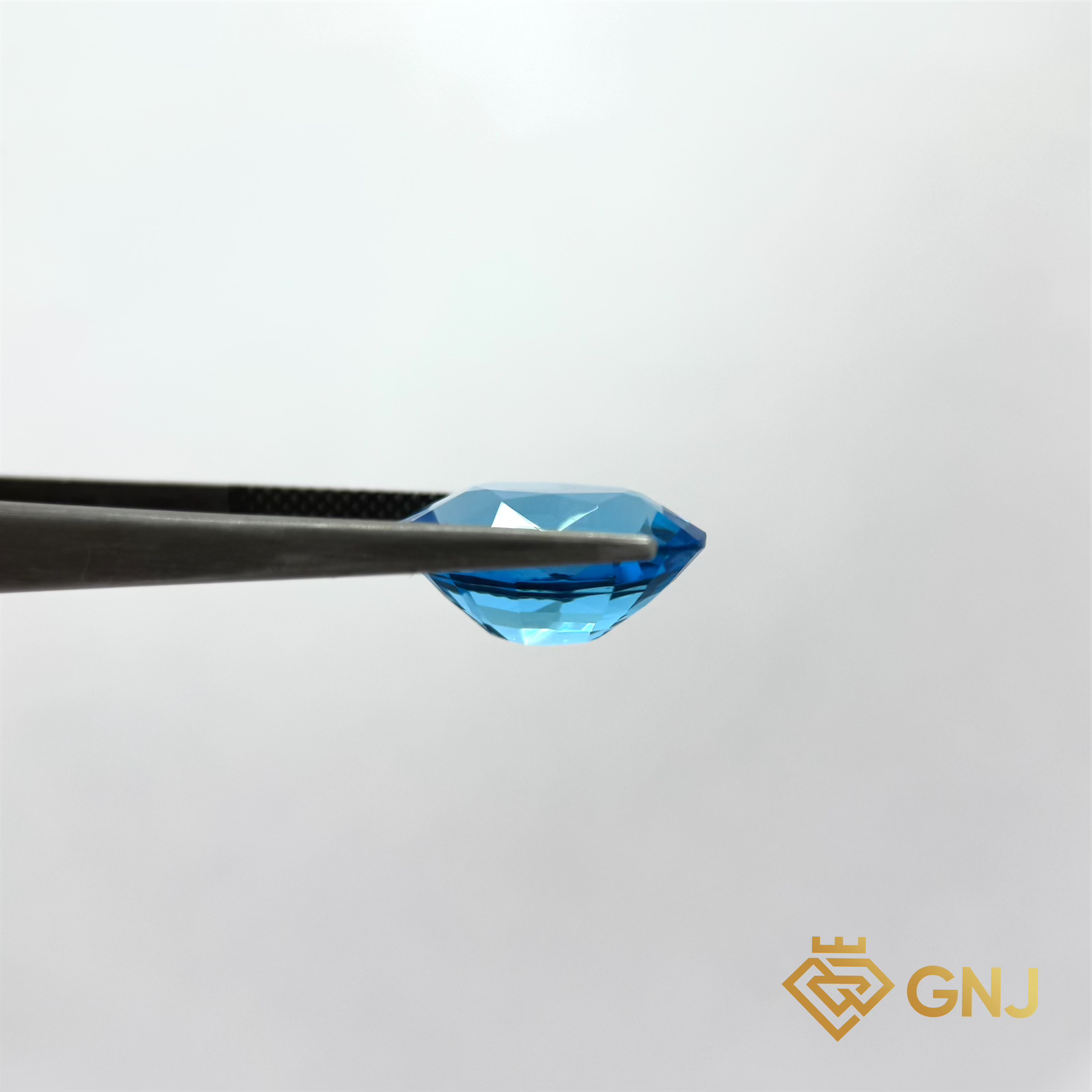 Đá Topaz Xanh Tự Nhiên 8.75ct — mặt bên