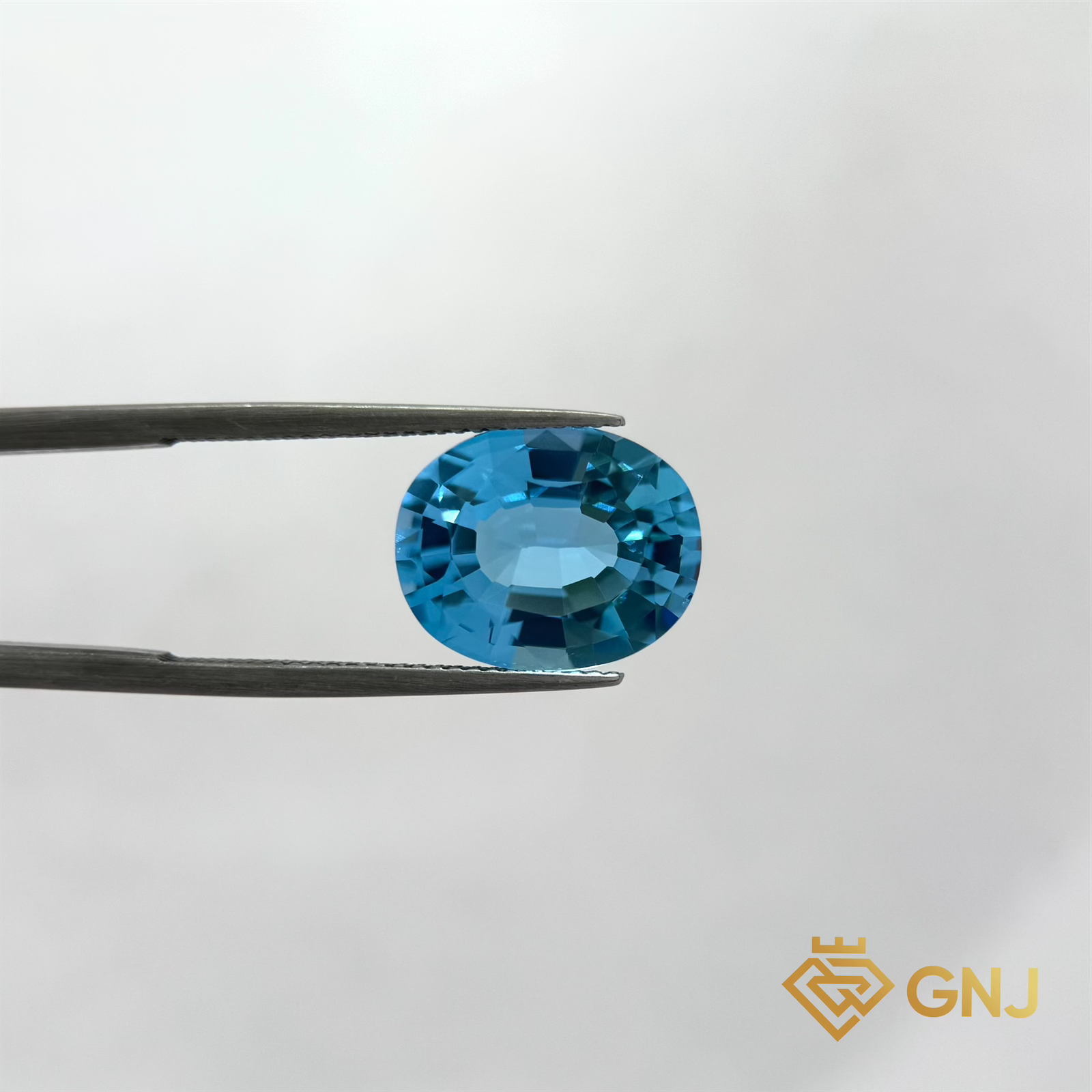 Đá Topaz Xanh Tự Nhiên 8.7ct — mặt trước, đá quý tự nhiên có kiểm định GNJ