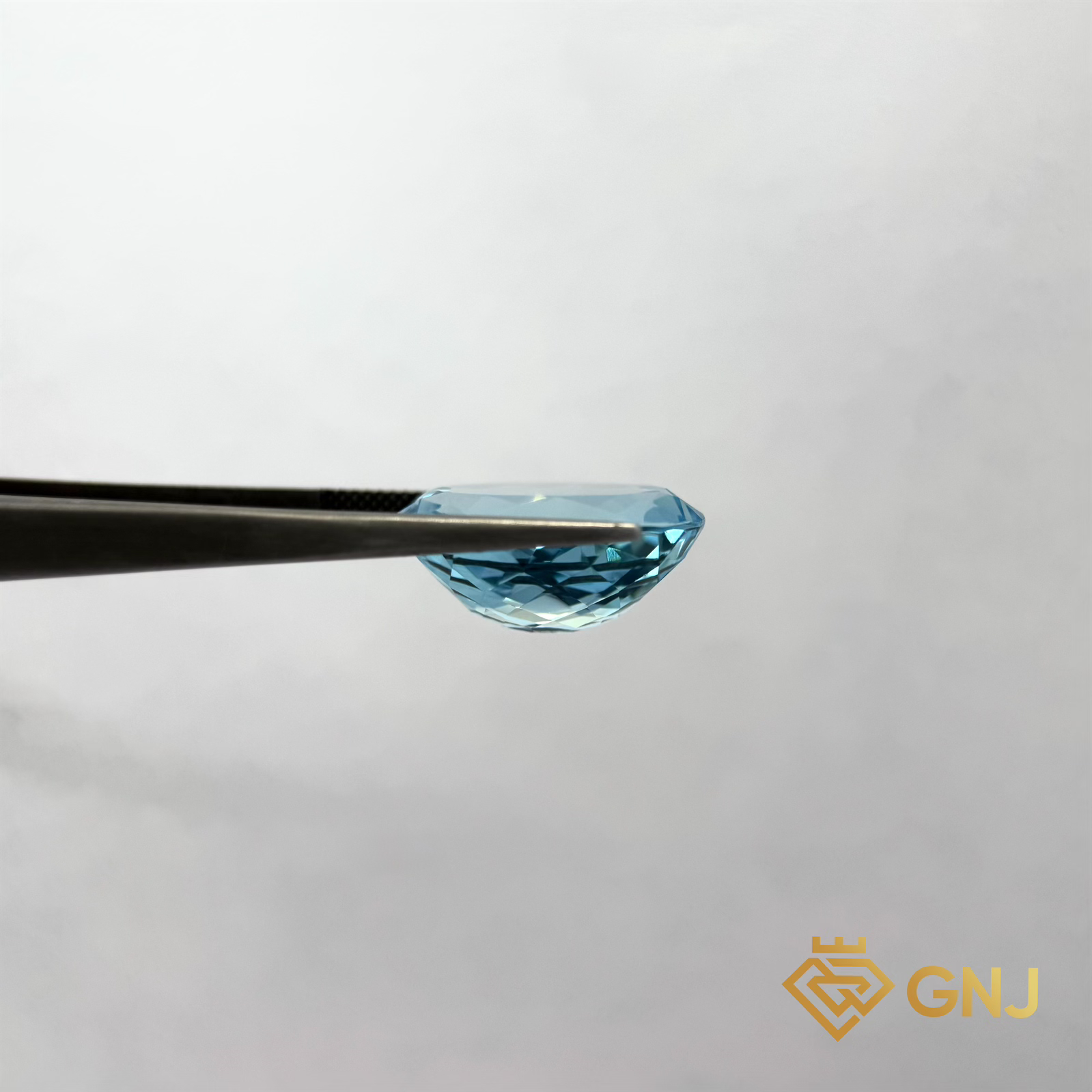 Đá Topaz Xanh Tự Nhiên 23.1ct — mặt bên