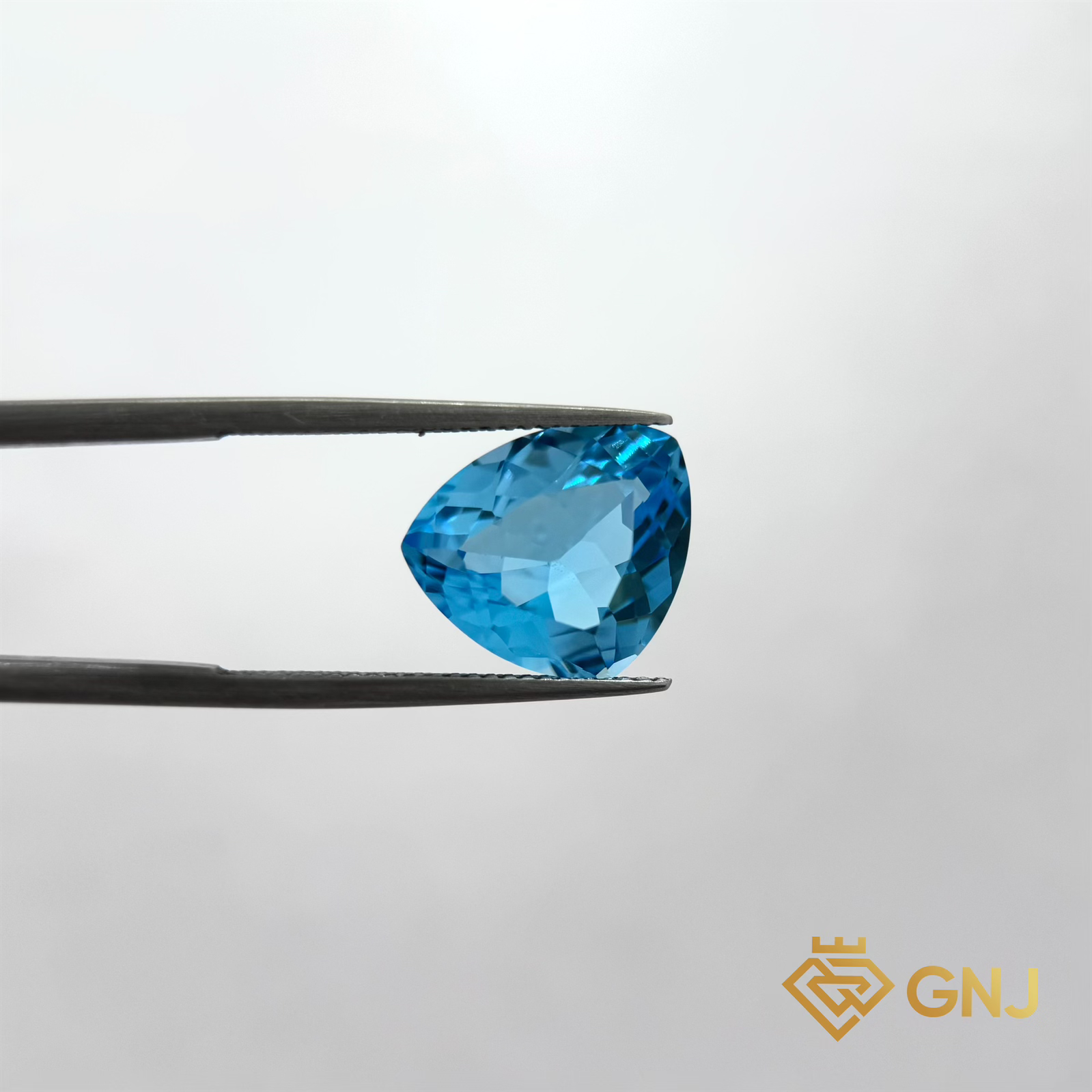 Đá Topaz Xanh Tự Nhiên 8.3ct — mặt trước, đá quý tự nhiên có kiểm định GNJ