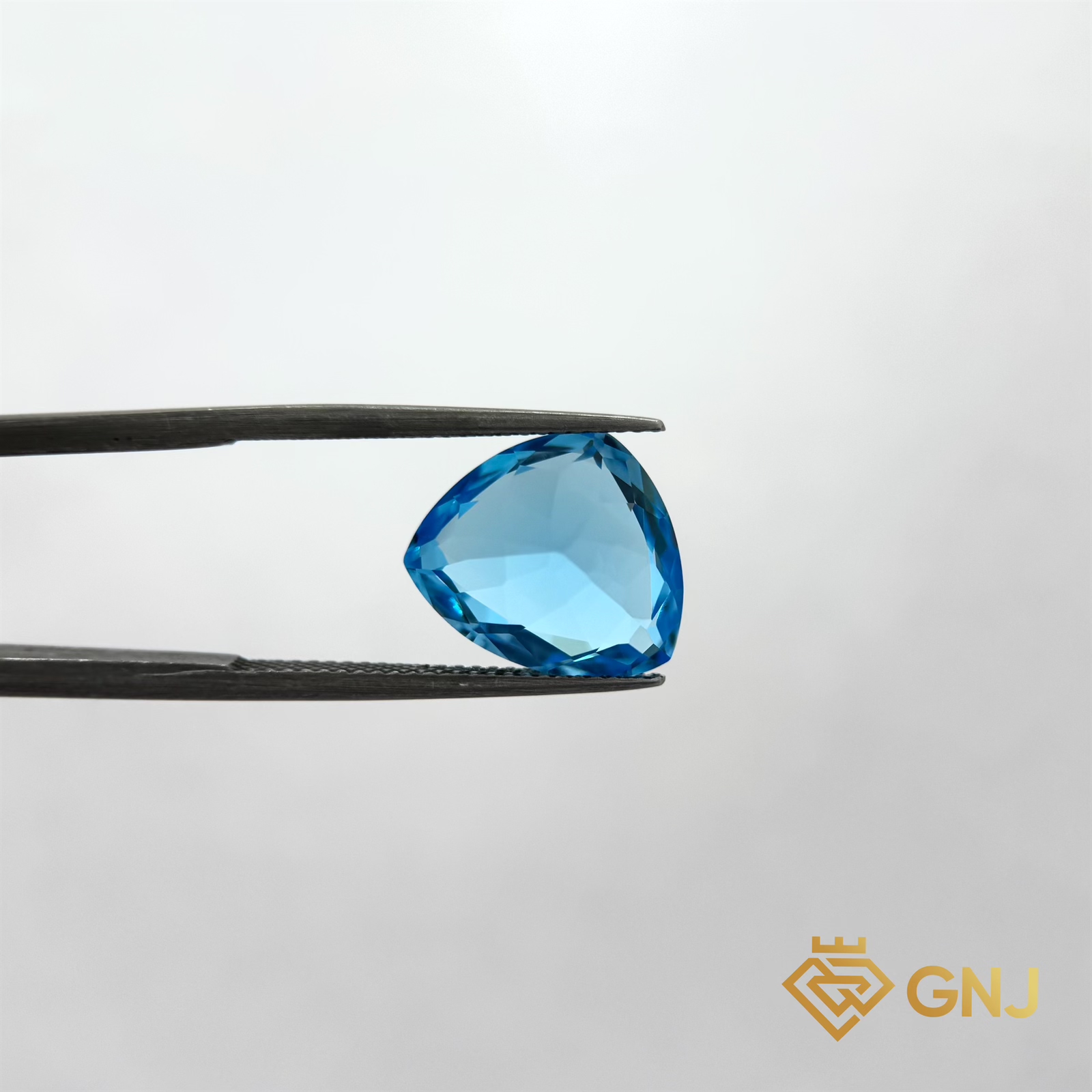Đá Topaz Xanh Tự Nhiên 8.3ct — chi tiết đá