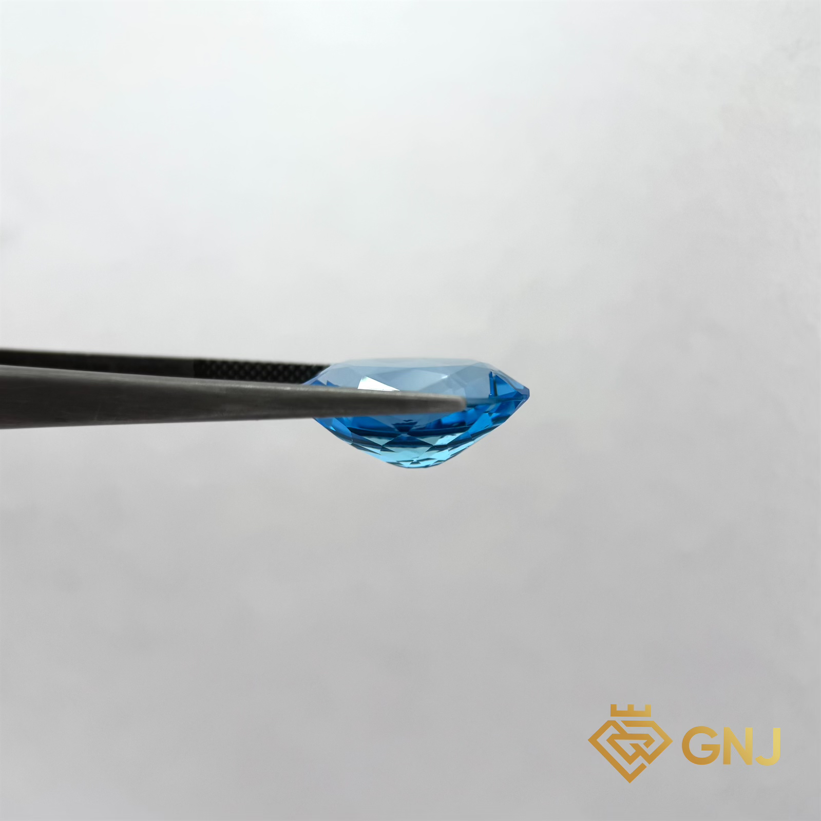 Đá Topaz Xanh Tự Nhiên 12.6ct — mặt bên
