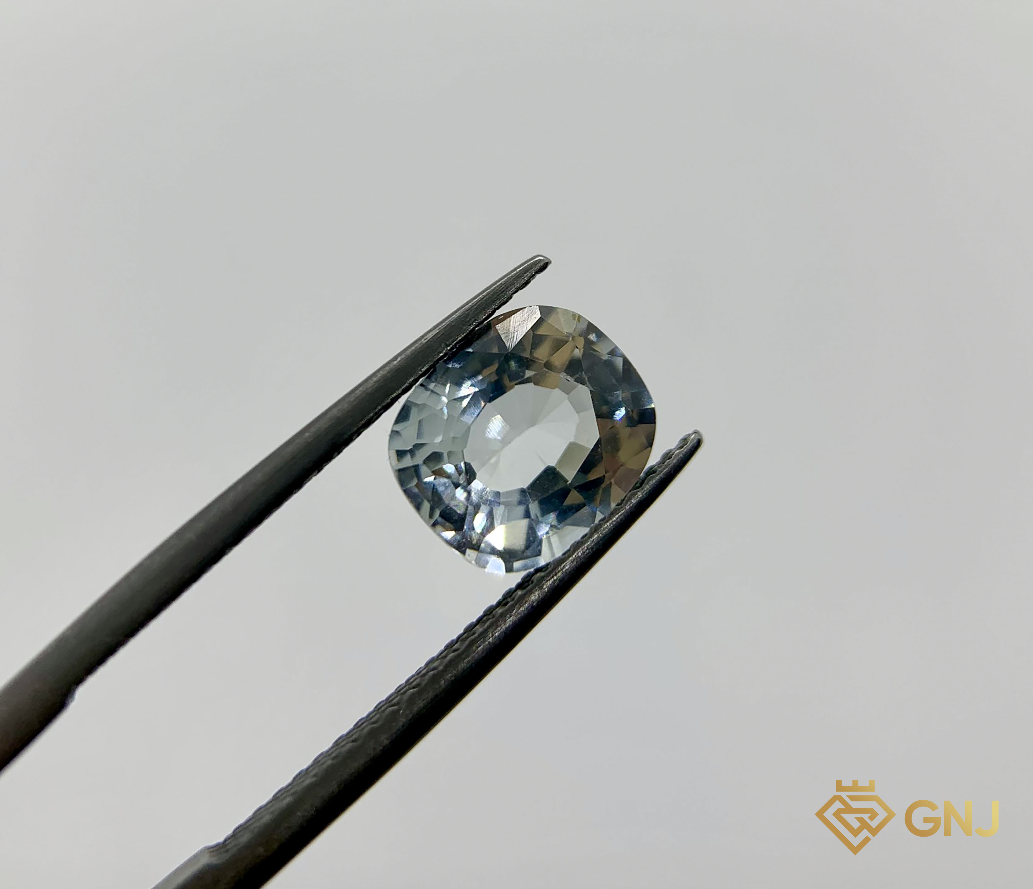 Đá Topaz Trắng Tự Nhiên 2.75ct — mặt trước, đá quý tự nhiên có kiểm định GNJ