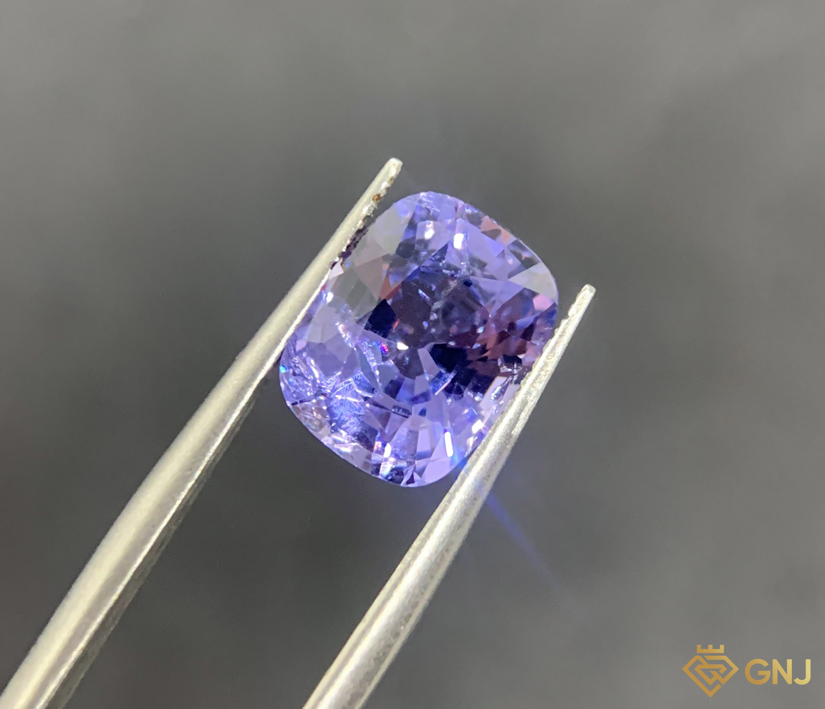 Viên đá Spinel tự nhiên