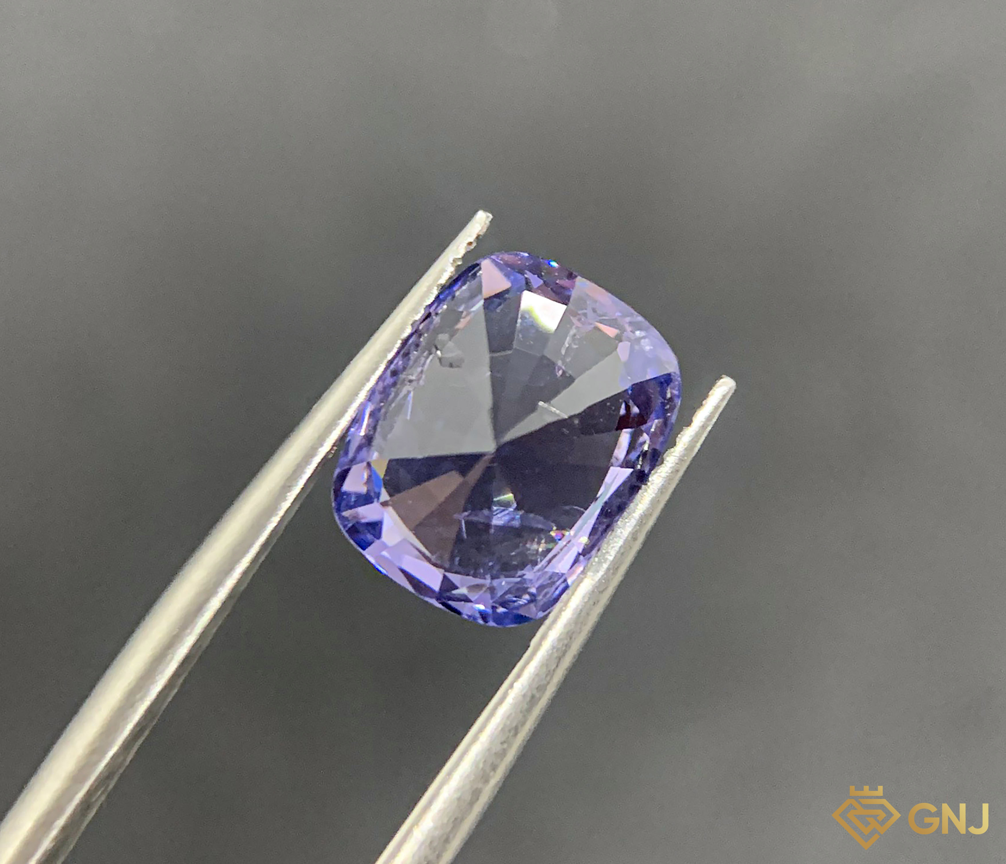 Viên đá Spinel tự nhiên