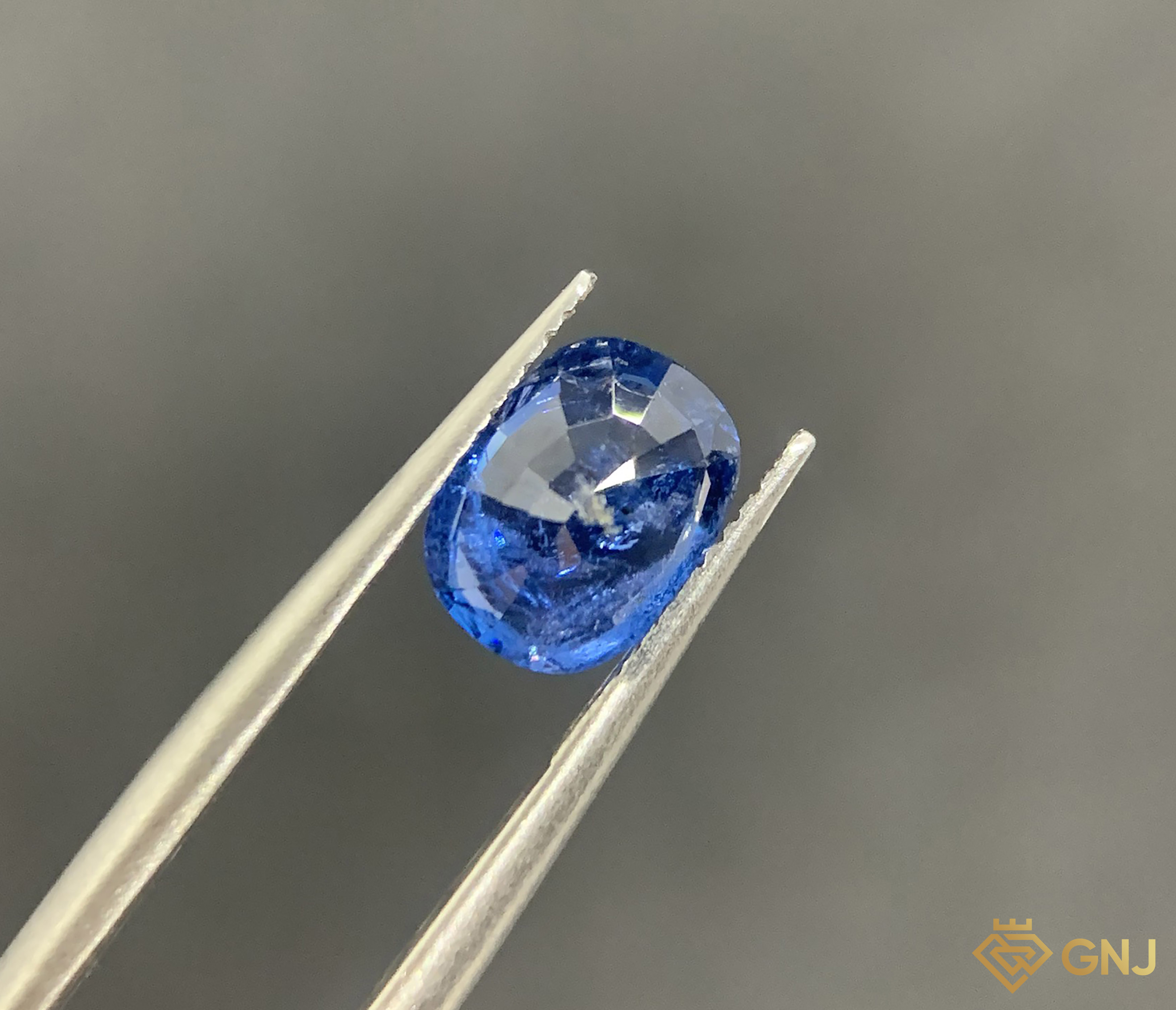Viên đá Spinel Cobalt tự nhiên