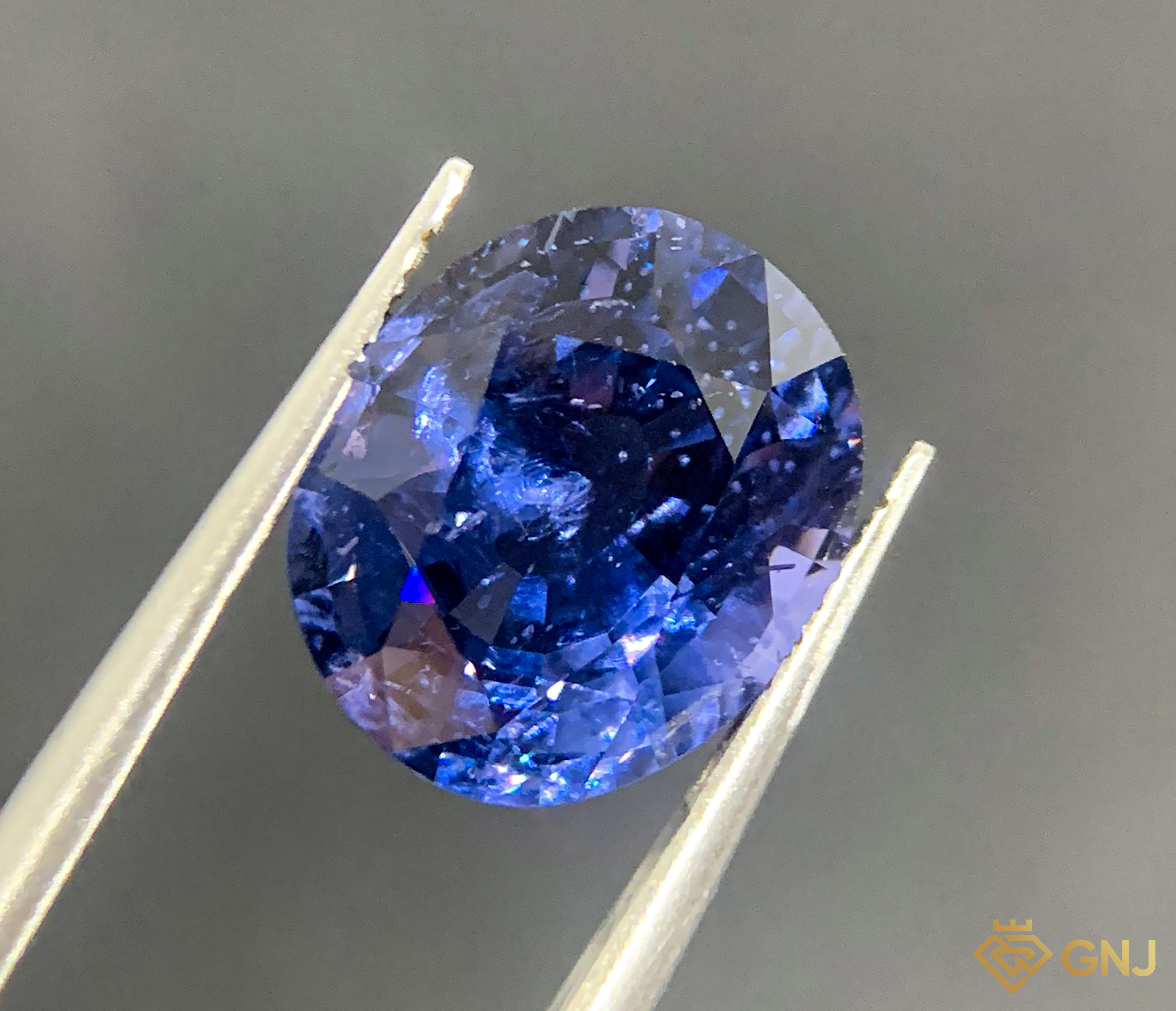 Viên đá Spinel Cobalt tự nhiên