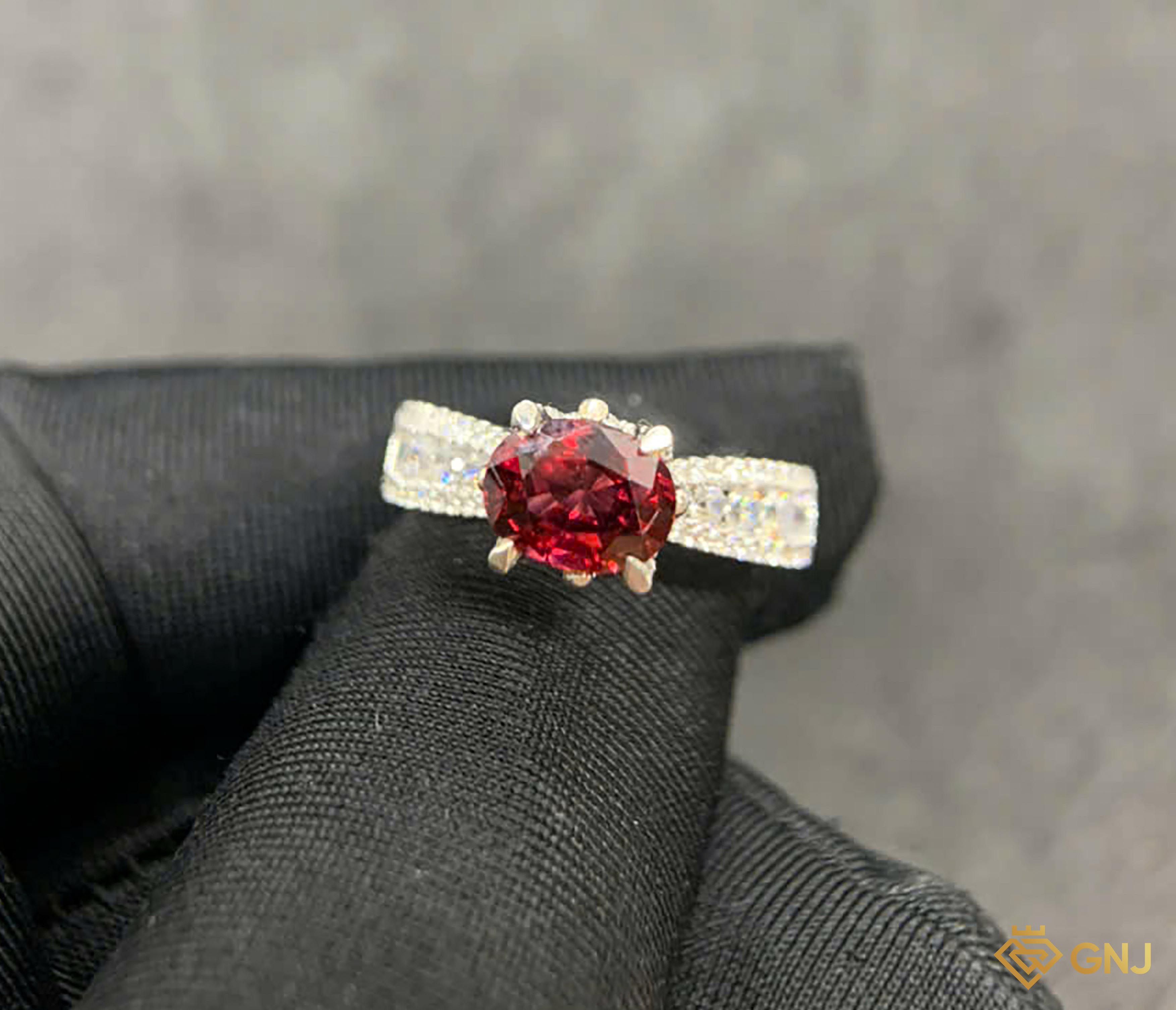 Nhẫn bạc nữ đính đá Garnet tự nhiên
