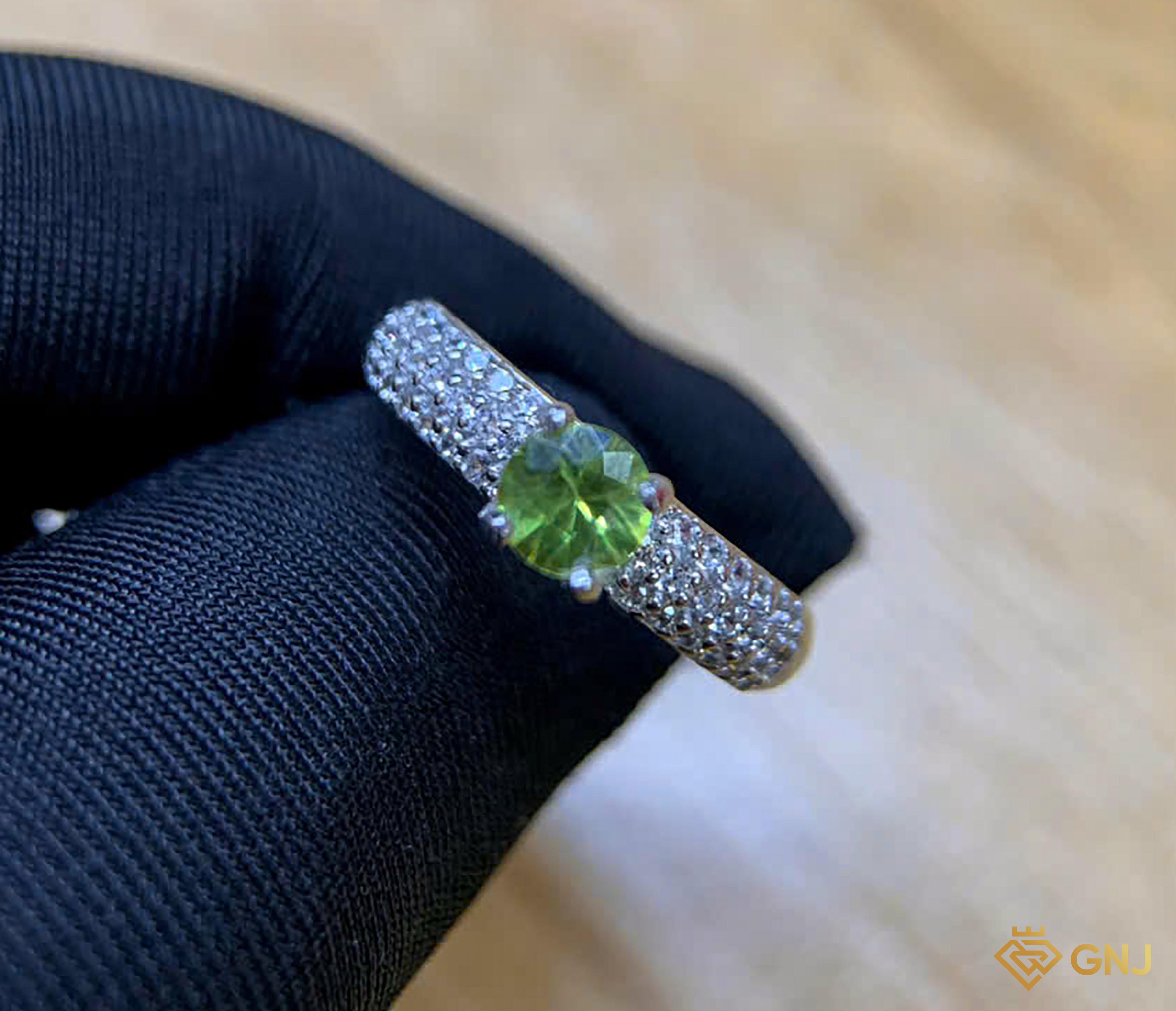 Nhẫn bạc nữ đính đá Peridot tự nhiên