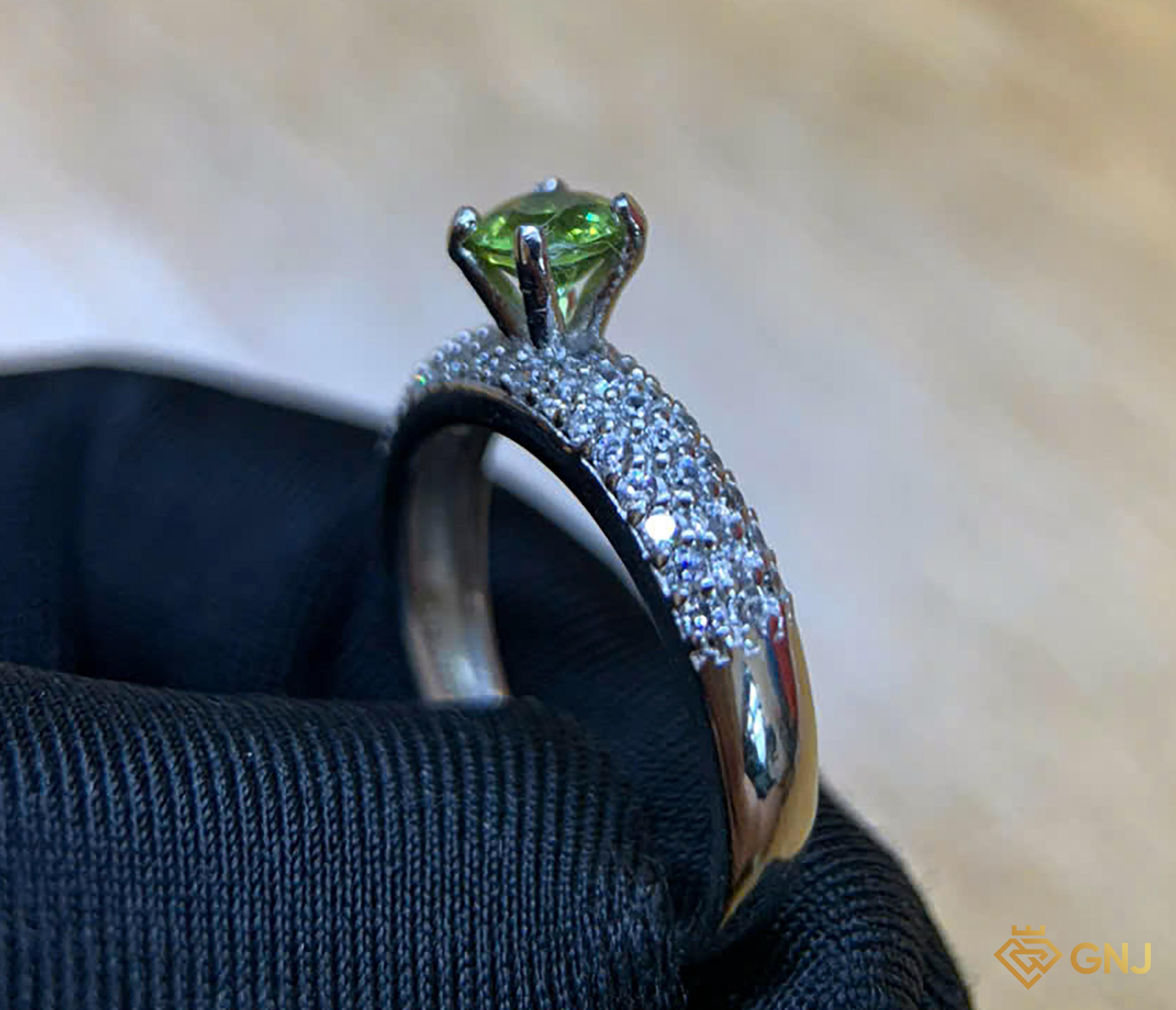 Nhẫn bạc nữ đính đá Peridot tự nhiên