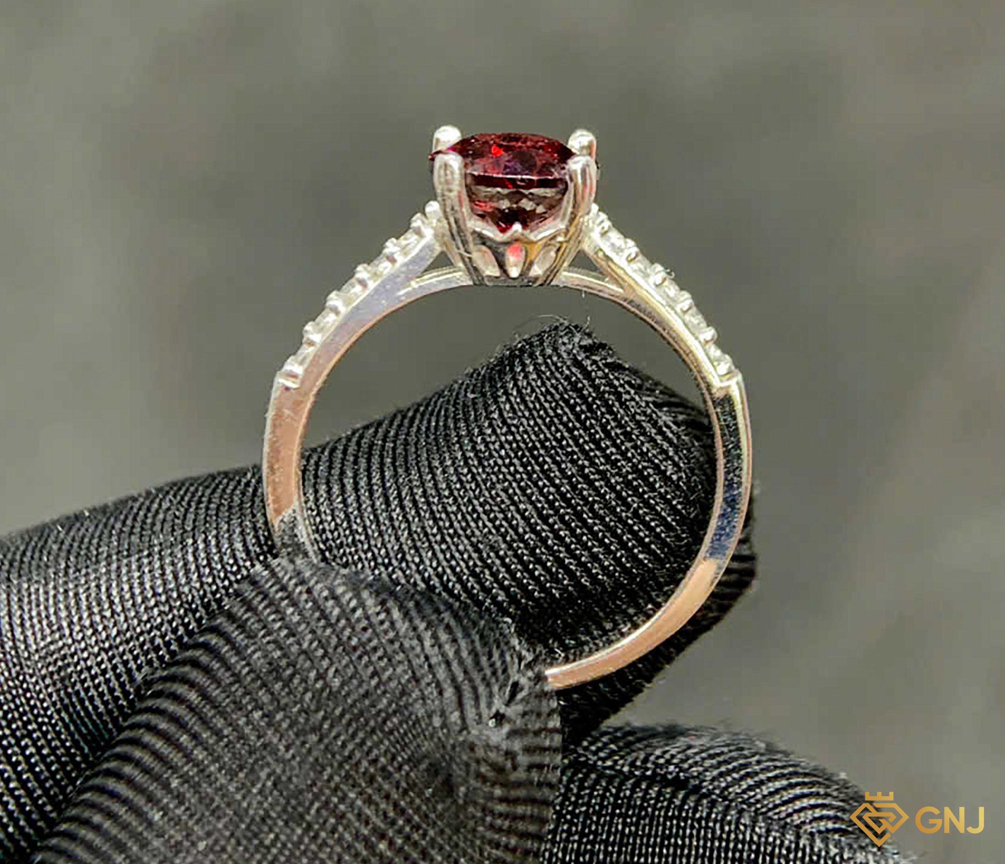 Nhẫn bạc nữ đính đá Garnet tự nhiên