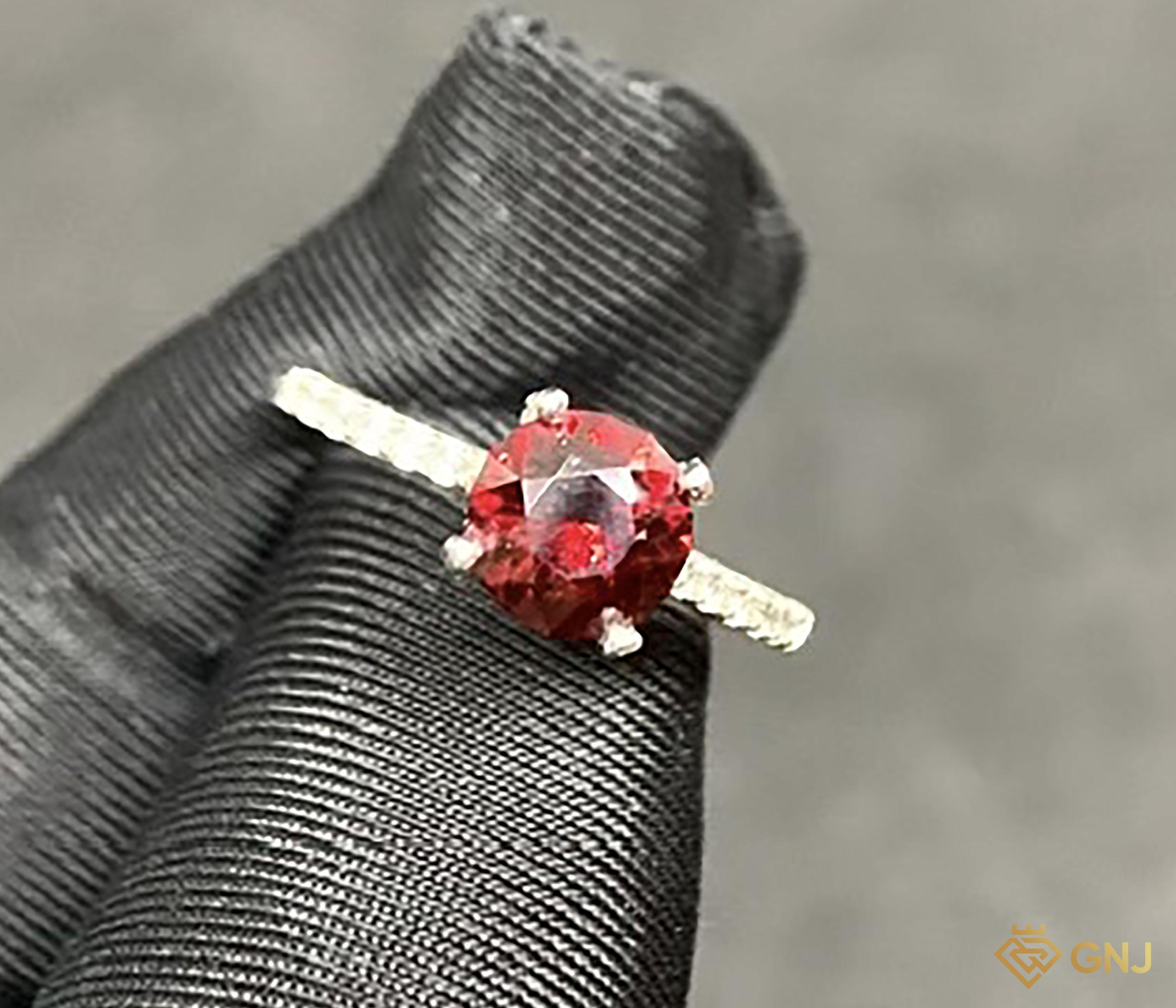 Nhẫn bạc nữ đính đá Garnet tự nhiên