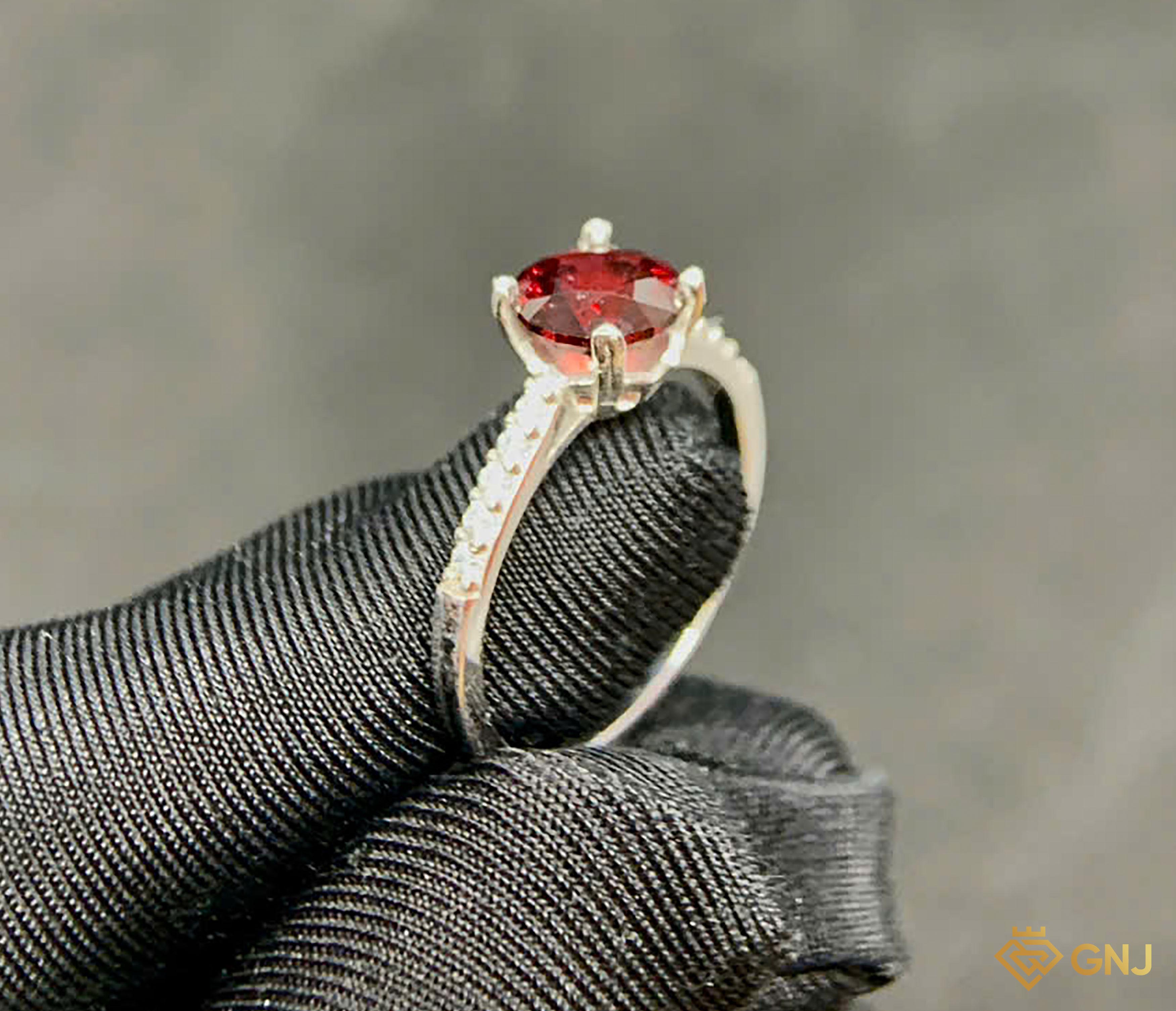 Nhẫn bạc nữ đính đá Garnet tự nhiên