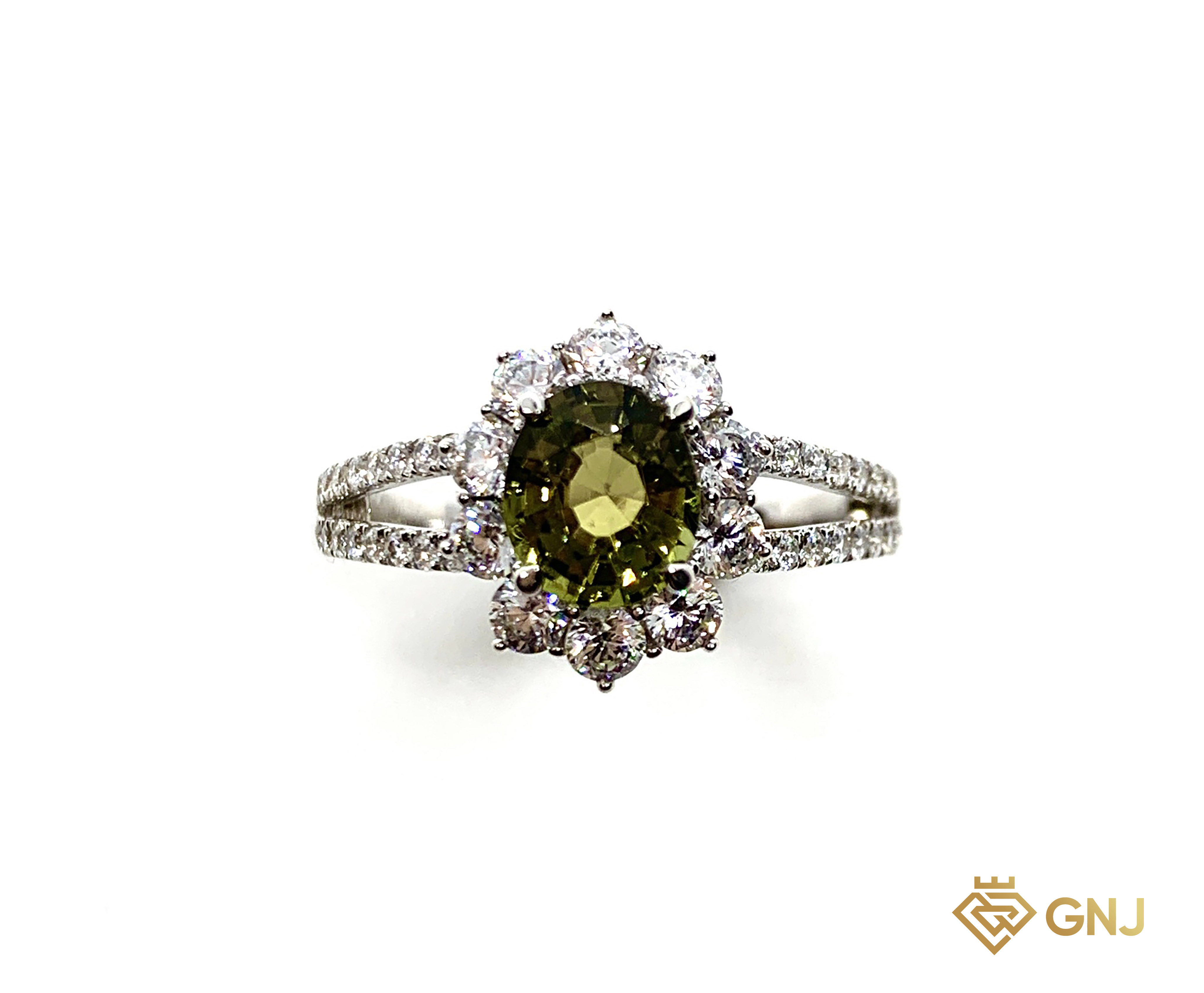 Nhẫn nữ Tourmaline thiên nhiên sang trọng.