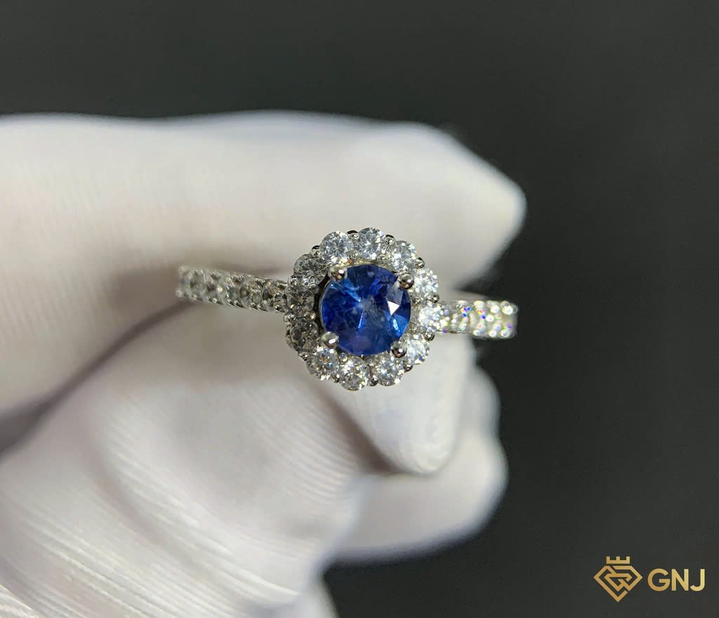 Nhẫn vàng trắng 10k đính đá Sapphire xanh thiên nhiên
