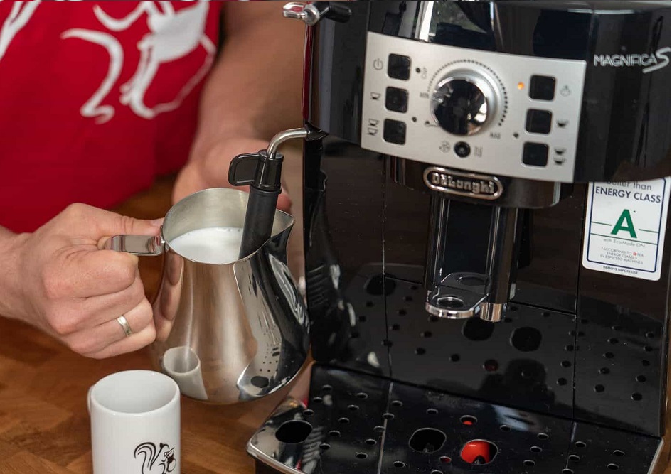 Máy pha cà phê tự động DeLonghi Magnifica S ECAM22.105.B