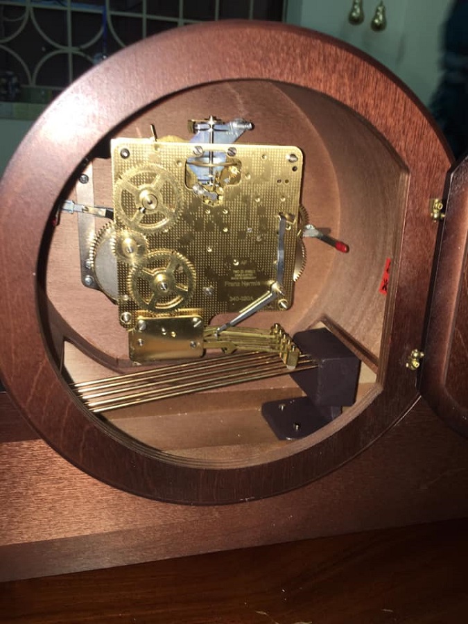 Đồng hồ để bàn Hermle Queensway 21116-030340