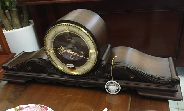 Đồng hồ để bàn Hermle Queensway 21116-030340