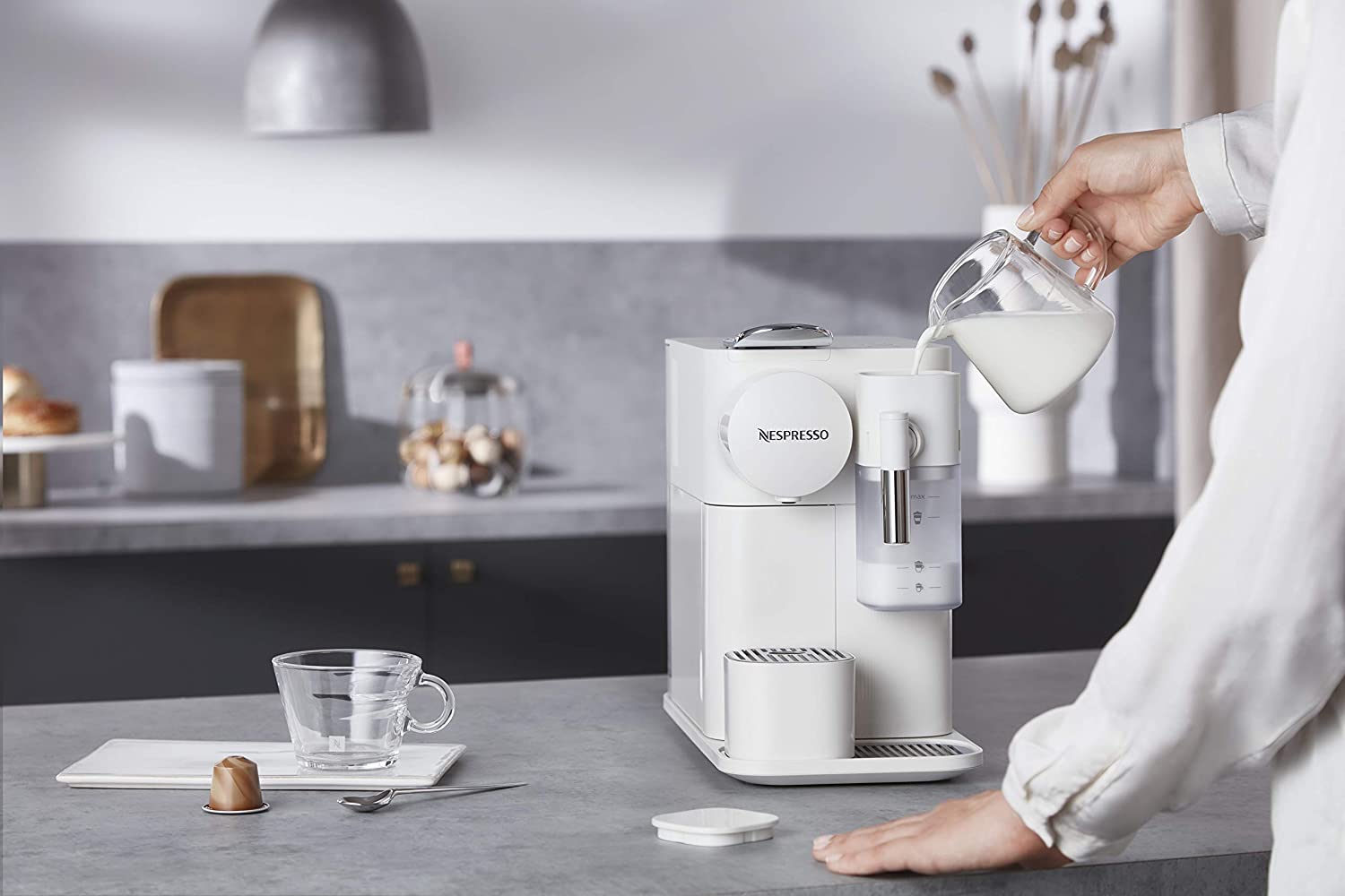 Máy Pha cà phê viên nén Nespresso DeLonghi Lattissima One EN510.W