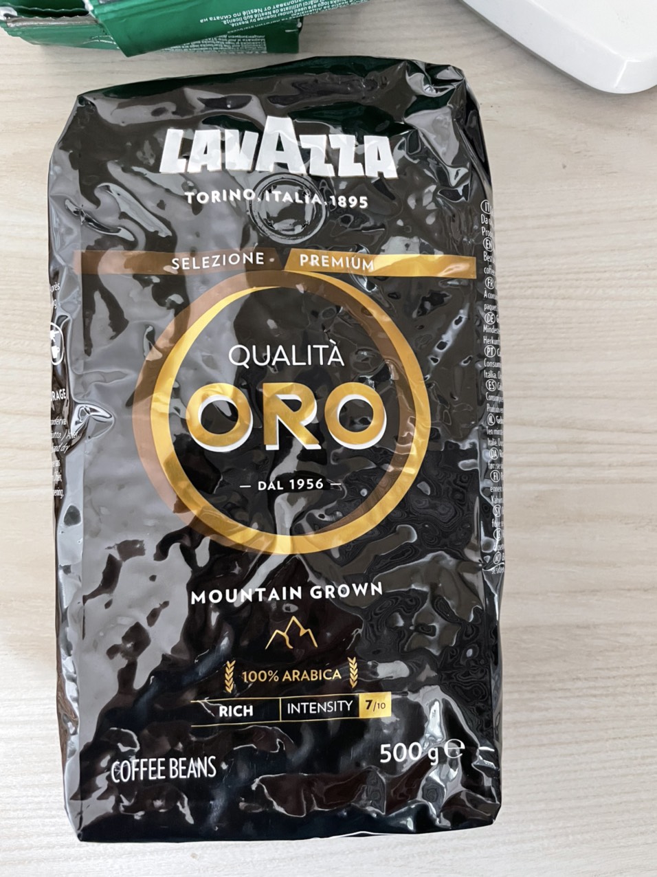 Cà phê hạt đã rang Lavazza Oro Qualita 500g, 100% Arabica, Intensity 7/10, Made in Italy
