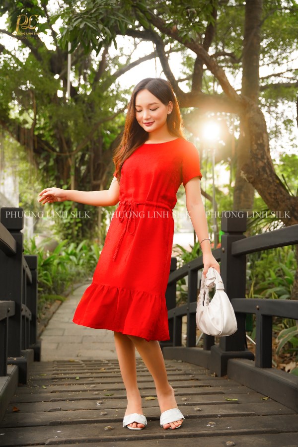 THẢ DÁNG LÀM SAO CHO XINH CÙNG CÁC MẪU VÁY LỤA TƠ TẰM