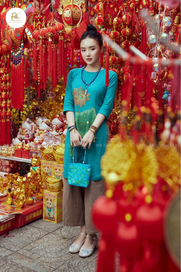 MÊ MỆT VỚI NHỮNG MẪU ÁO DÀI CÁCH TÂN NỮ ĐƯỢC CHỊ EM ƯA CHUỘNG NHẤT.