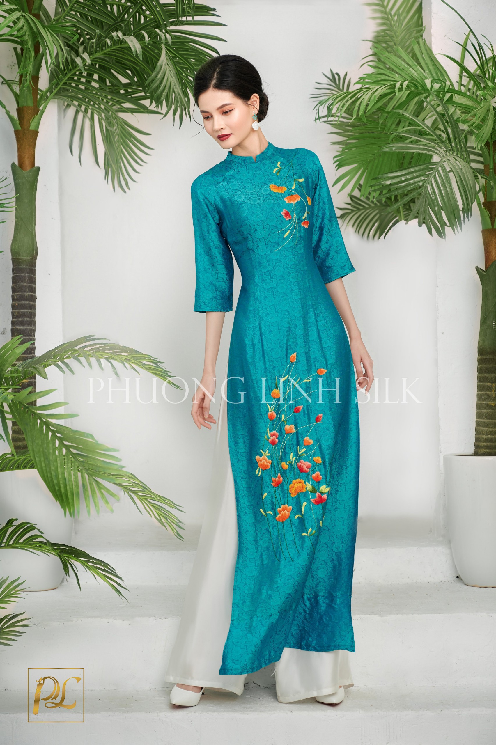 NTK MINH HẠNH - '' THẾ GIỚI TRONG TÀ ÁO DÀI VIỆT''