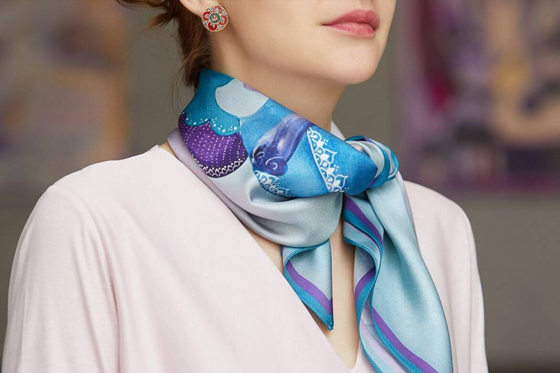 TRỞ THÀNH QUÝ CÔ SANG TRỌNG CHỈ VỚI MỘT CHIẾC KHĂN LỤA TƠ TẰM